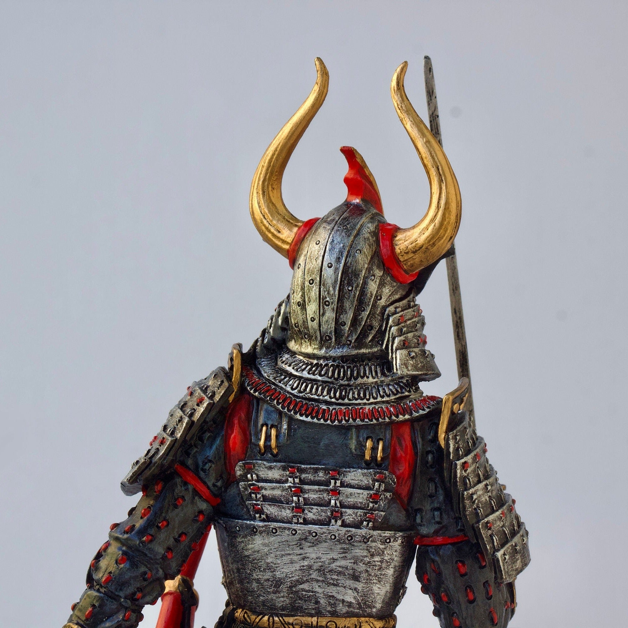 Oda Nobunaga Samurai Statue: 10-Inch Resin Sculpture with Katanas