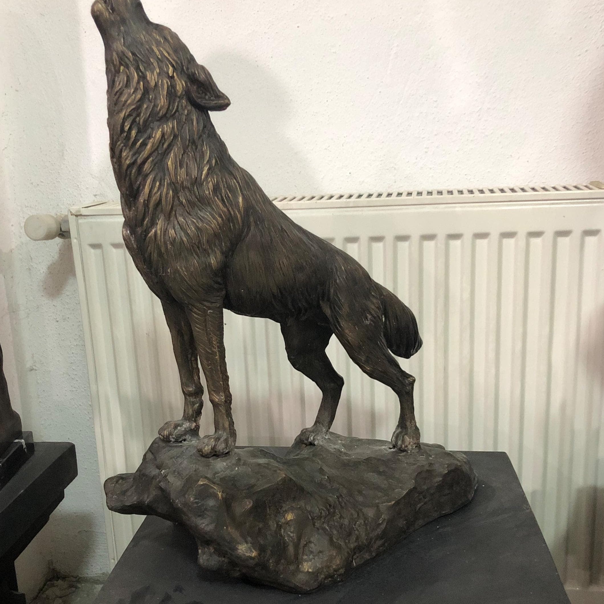 20 Inch Bronze Howling Wolf Sculpture: Outdoor Garden Decor