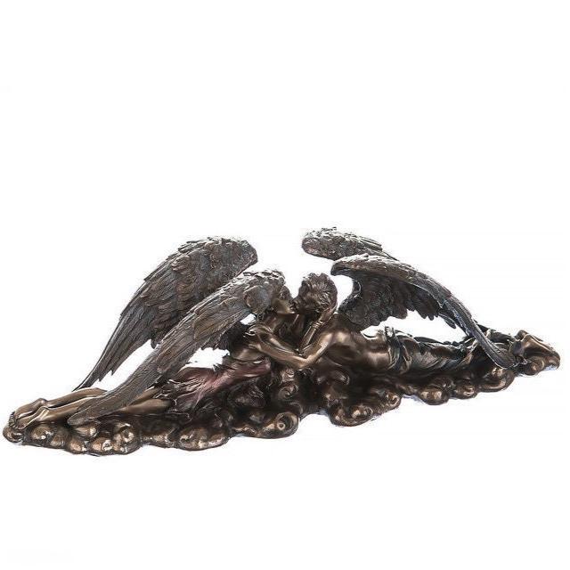 Kissing Angel Statue