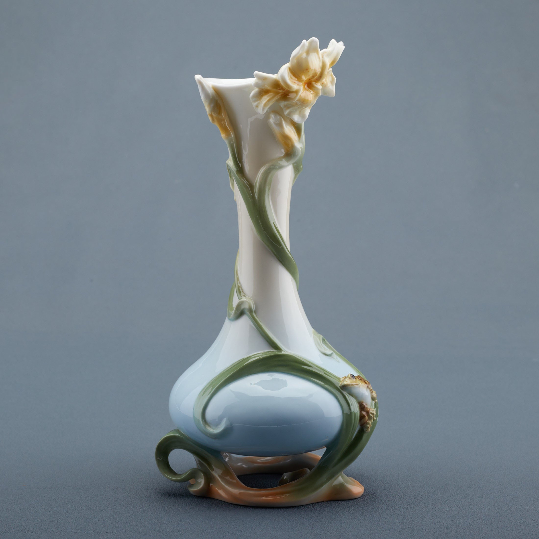 Lily With Frog Suspended Vase