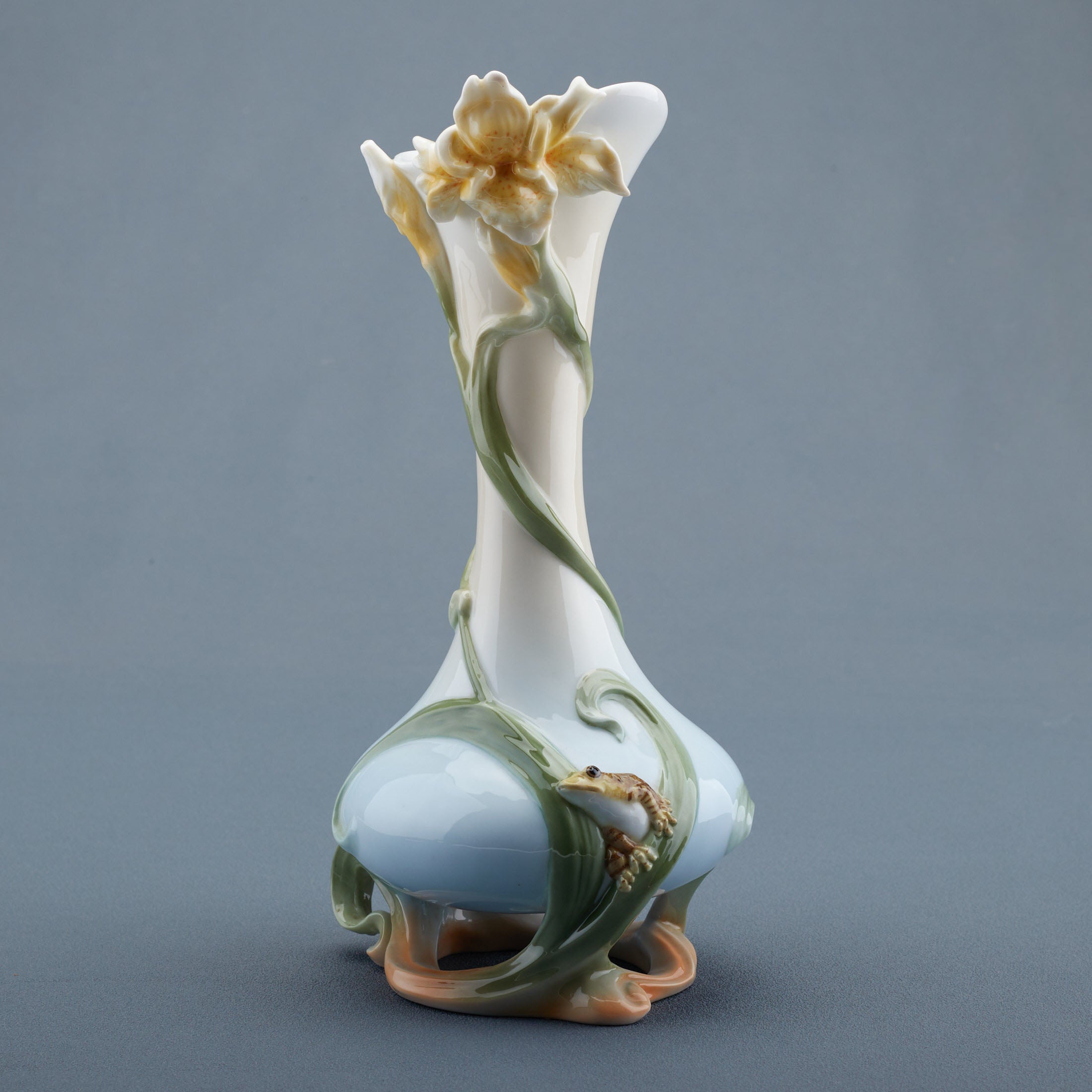 Lily With Frog Suspended Vase