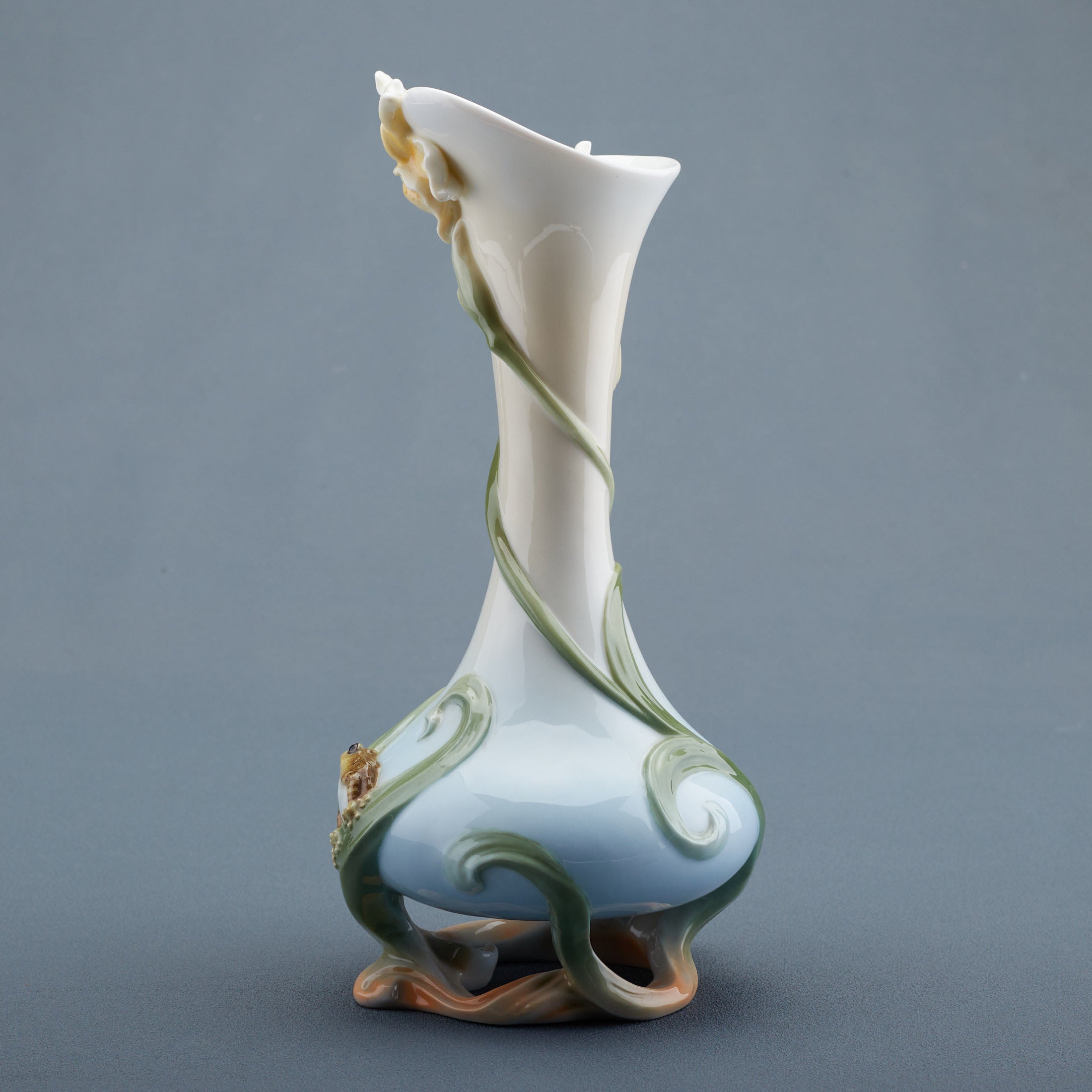 Lily With Frog Suspended Vase