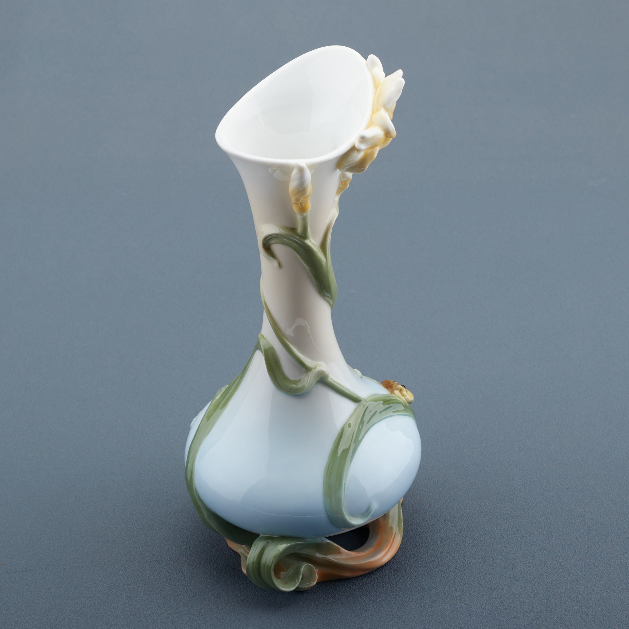 Lily With Frog Suspended Vase