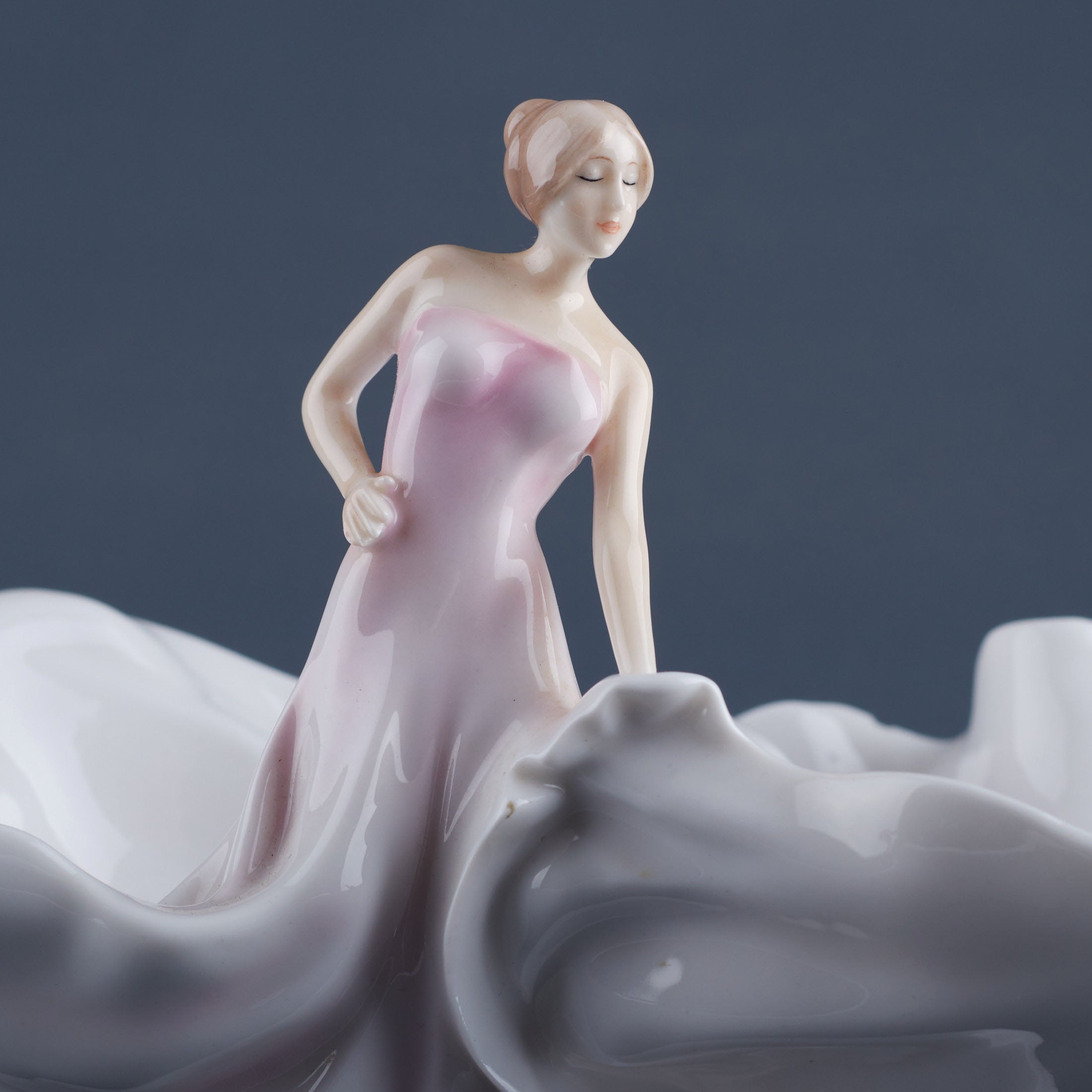 Swirling Skirt Dish