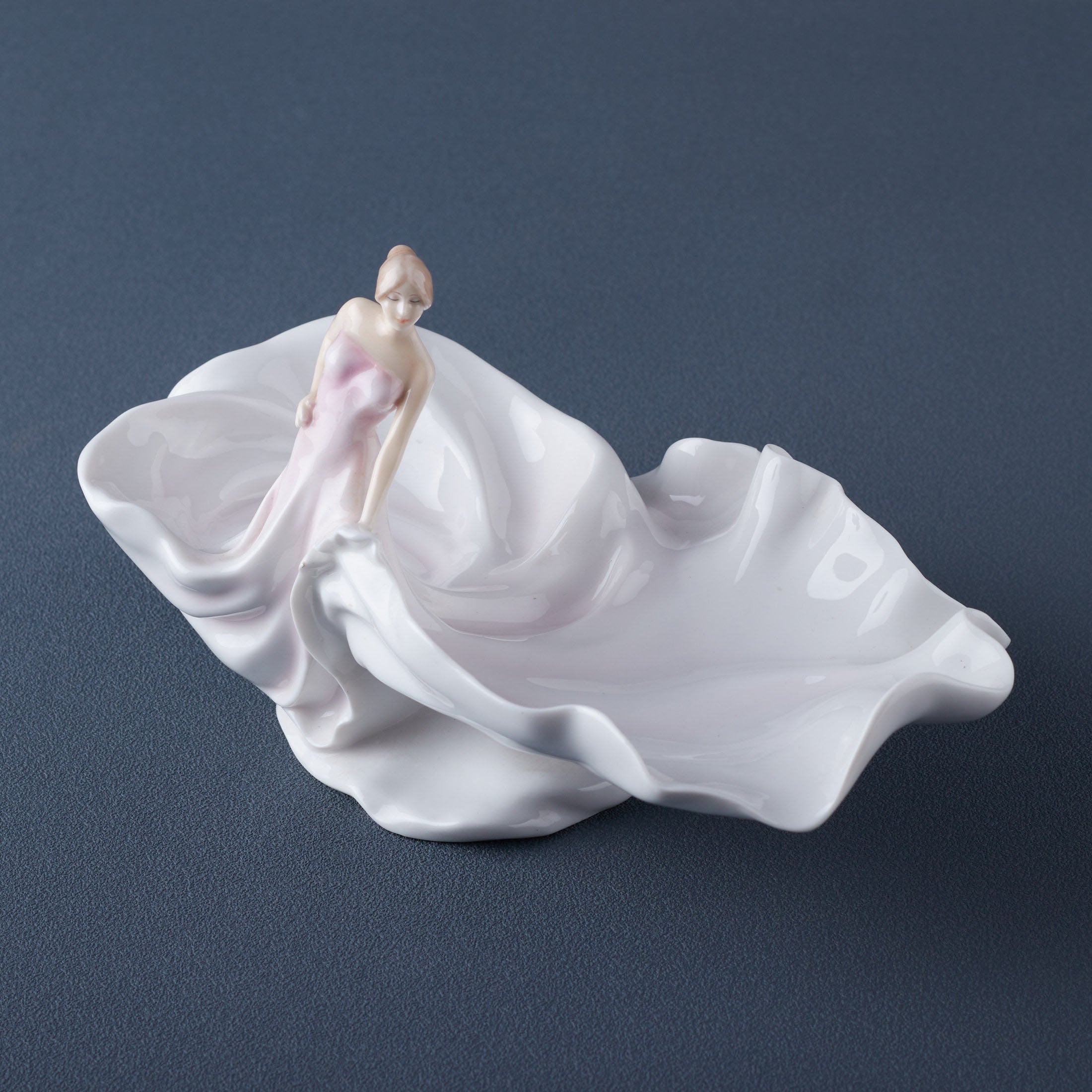 Swirling Skirt Dish
