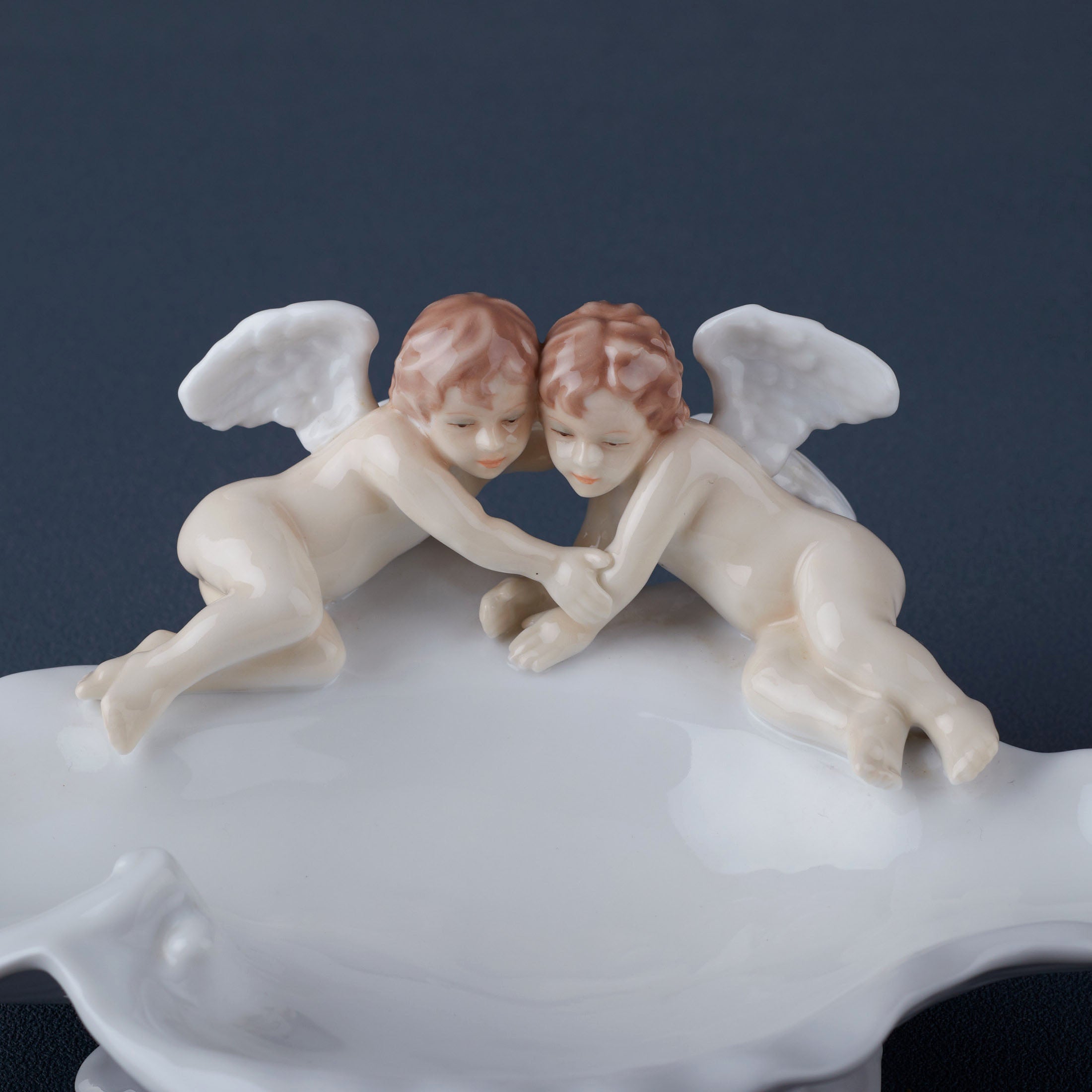 Cherubs On Wavy Shell Raised Dish