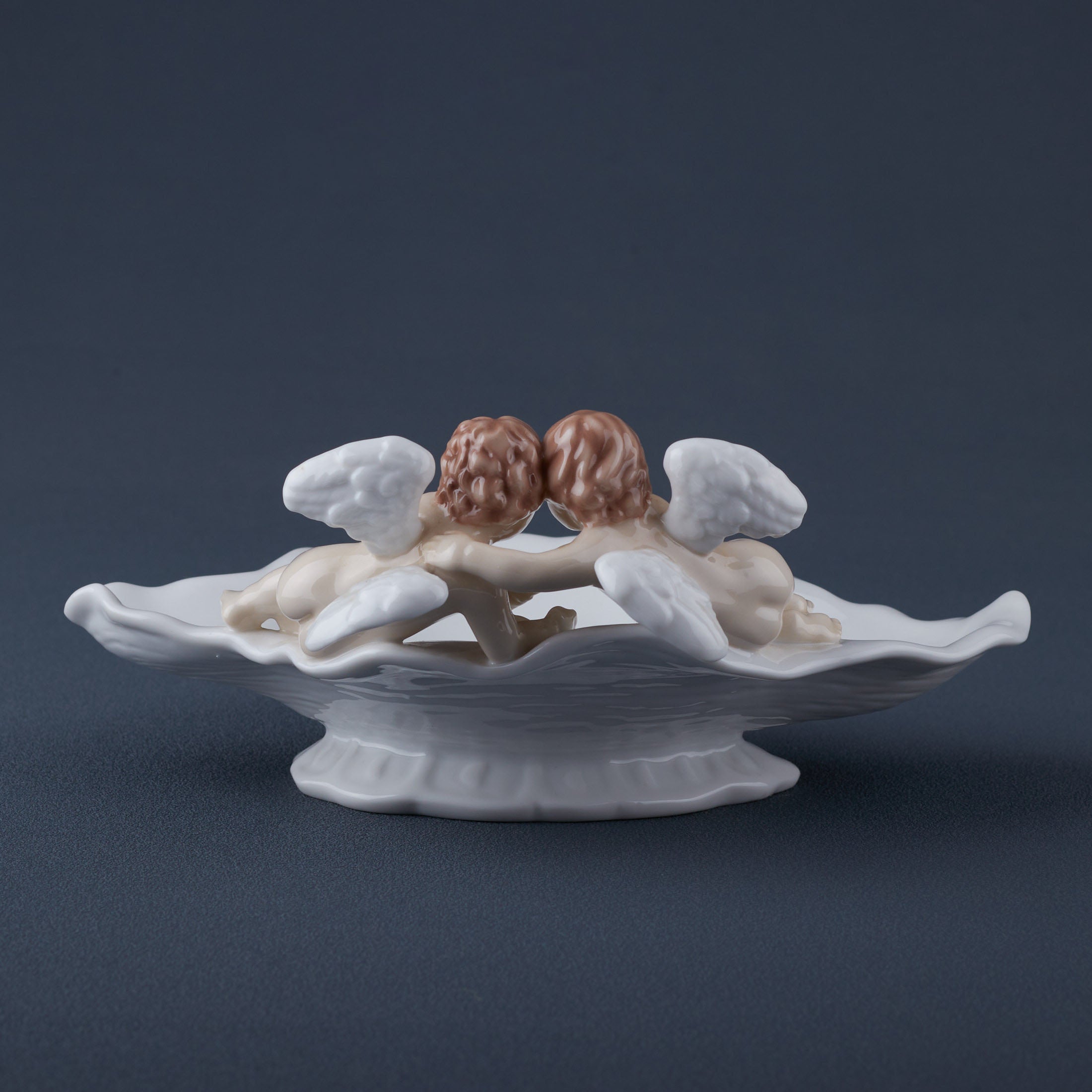 Cherubs On Wavy Shell Raised Dish