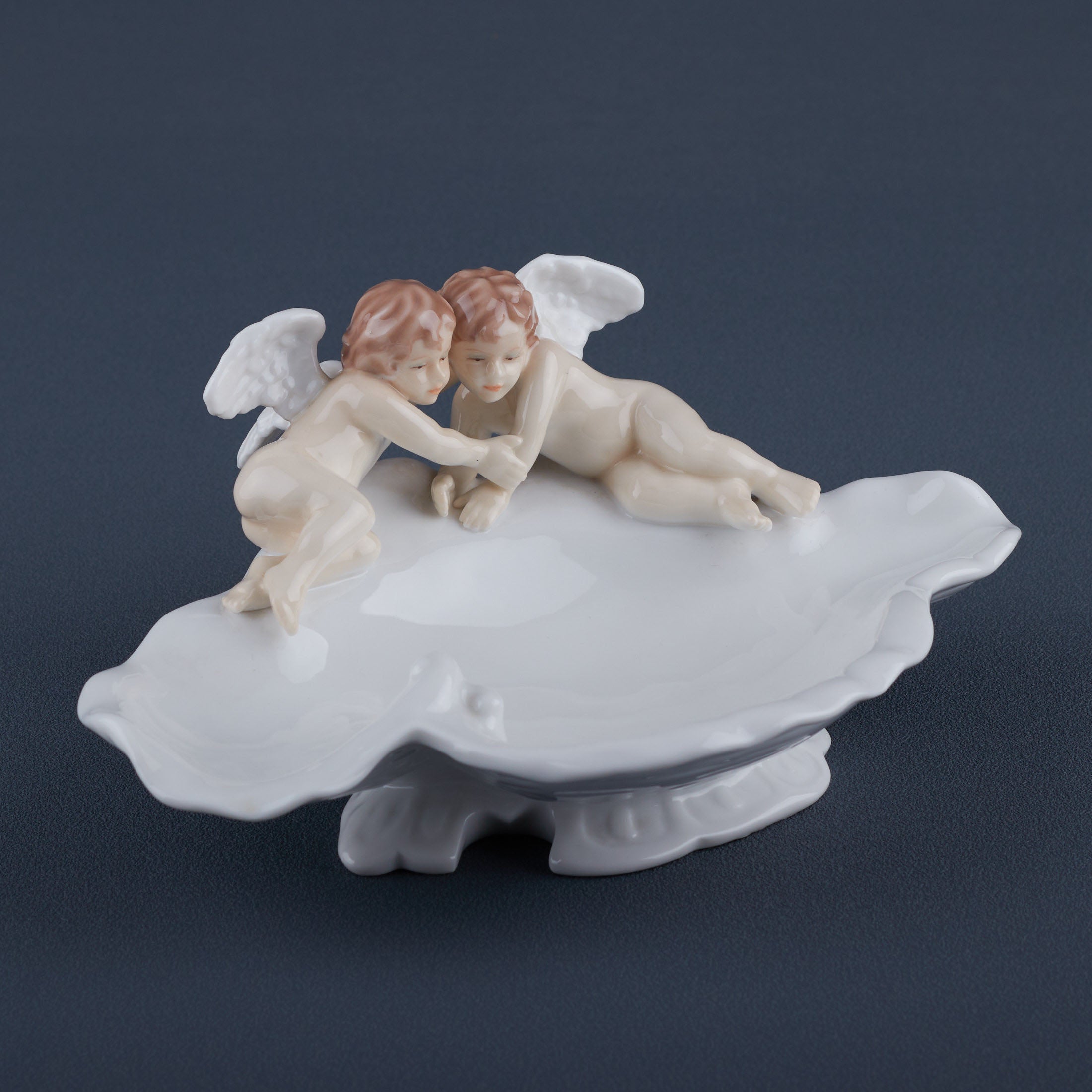 Cherubs On Wavy Shell Raised Dish