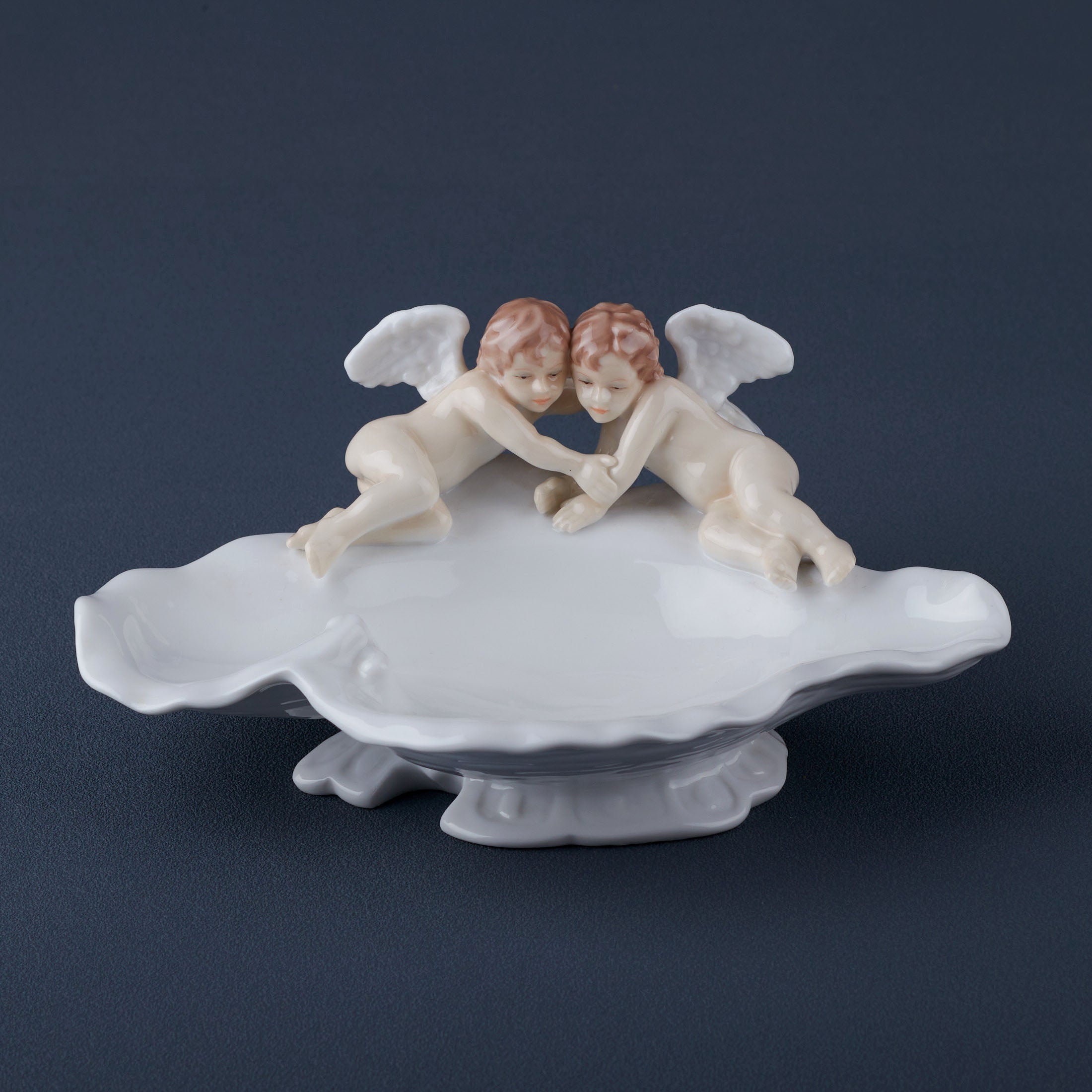 Cherubs On Wavy Shell Raised Dish