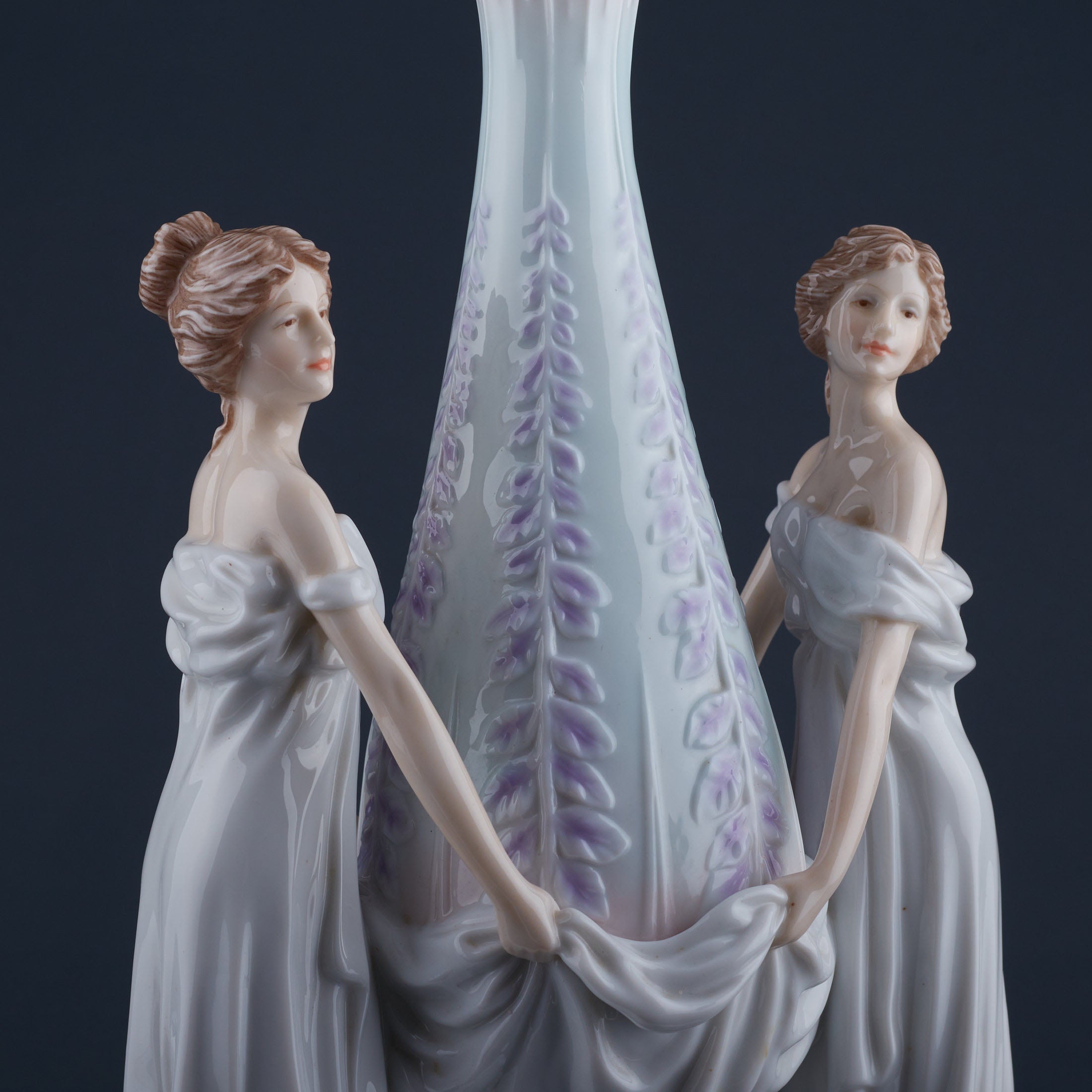 2 Maiden Suspending Vase