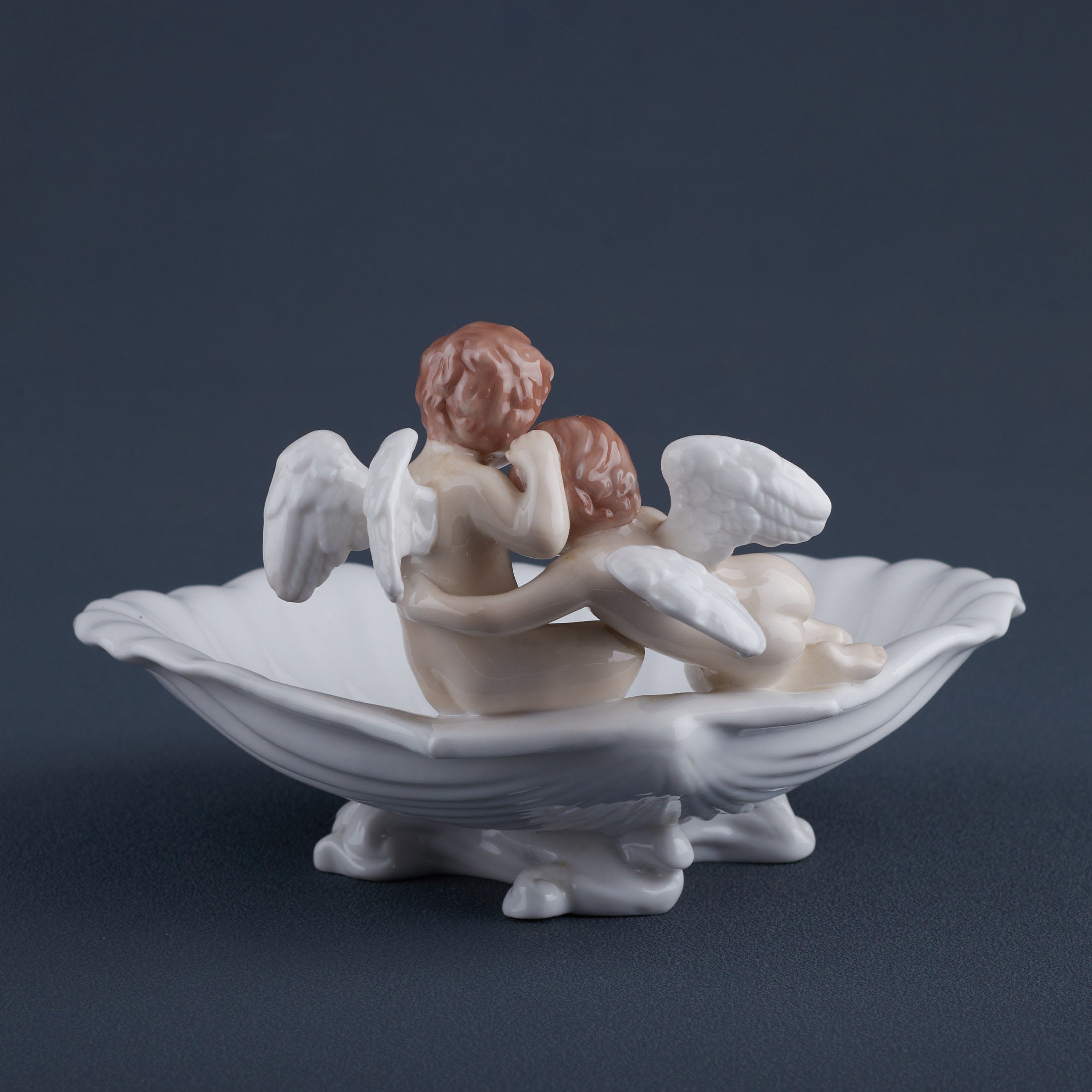 Cherubs On Scallop Shell Raised Dish
