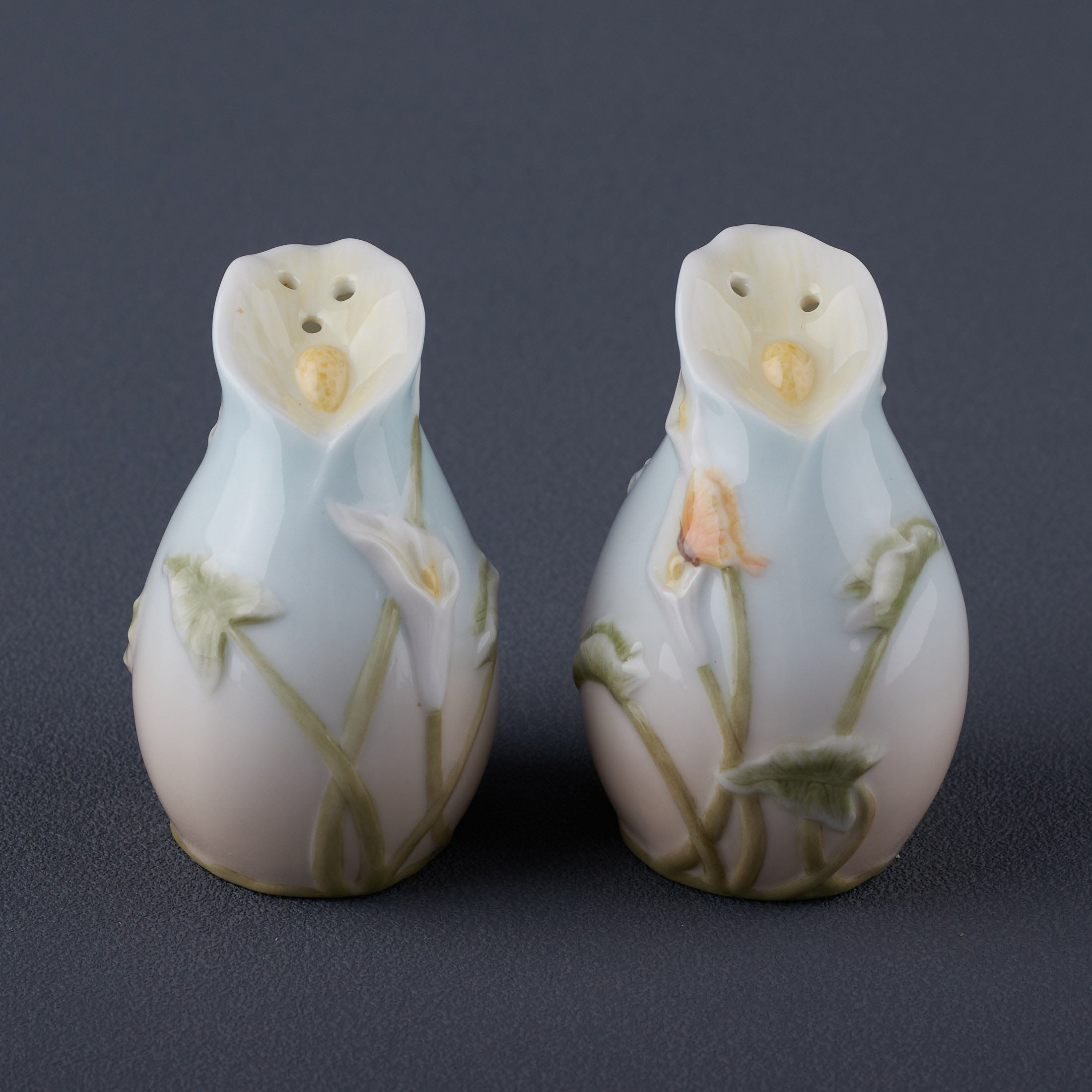 Calla Lily Salt and Pepper Set On Tray
