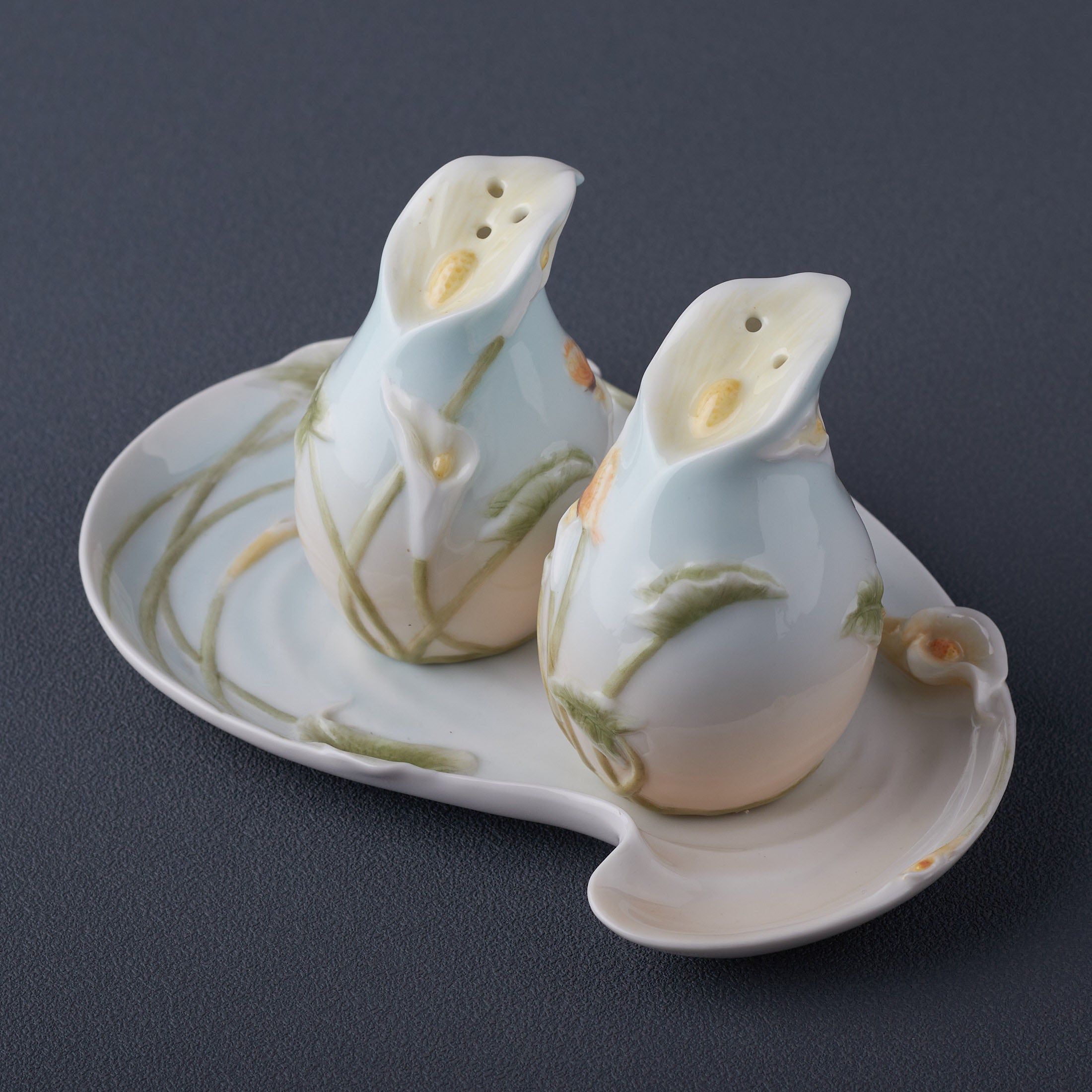 Calla Lily Salt and Pepper Set On Tray