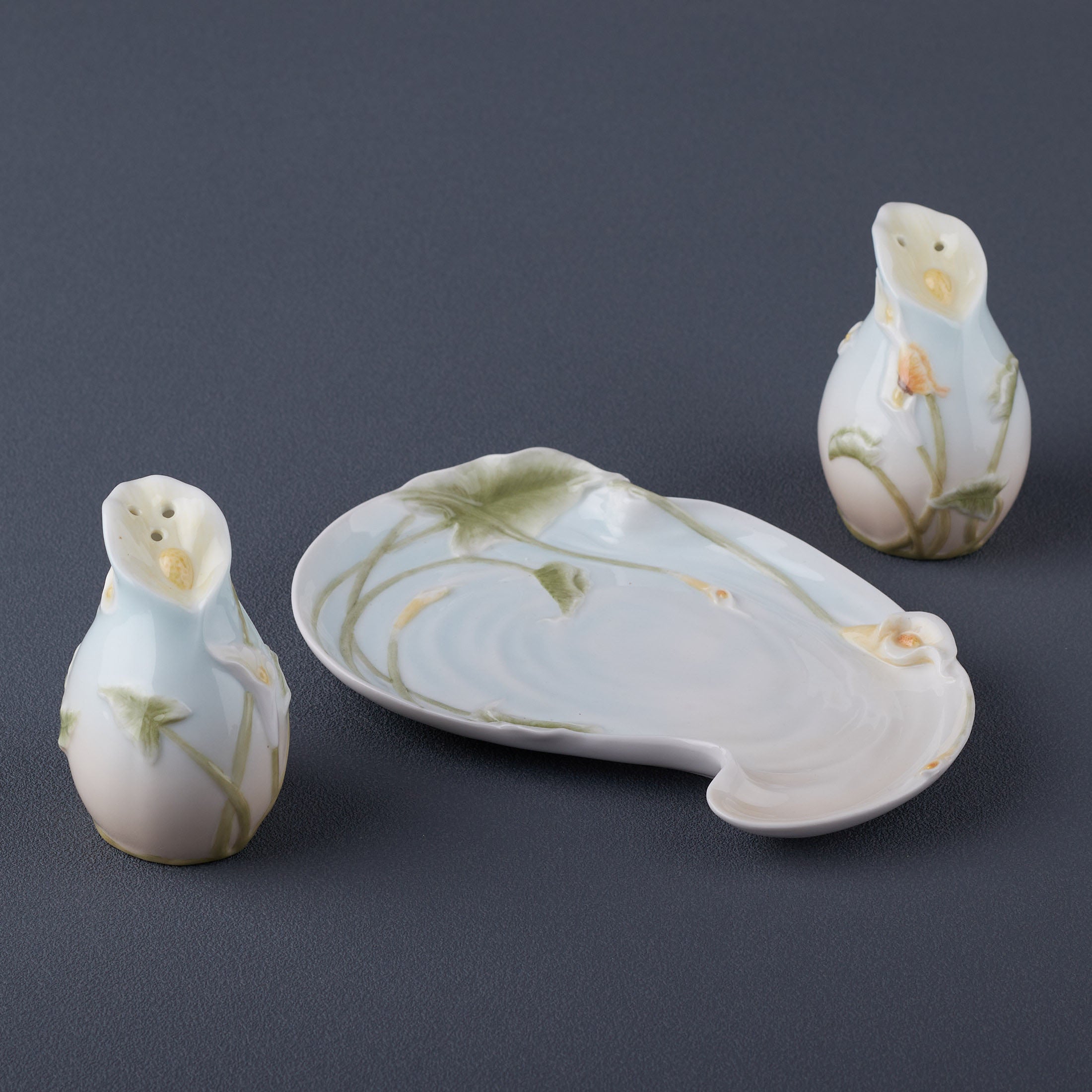 Calla Lily Salt and Pepper Set On Tray