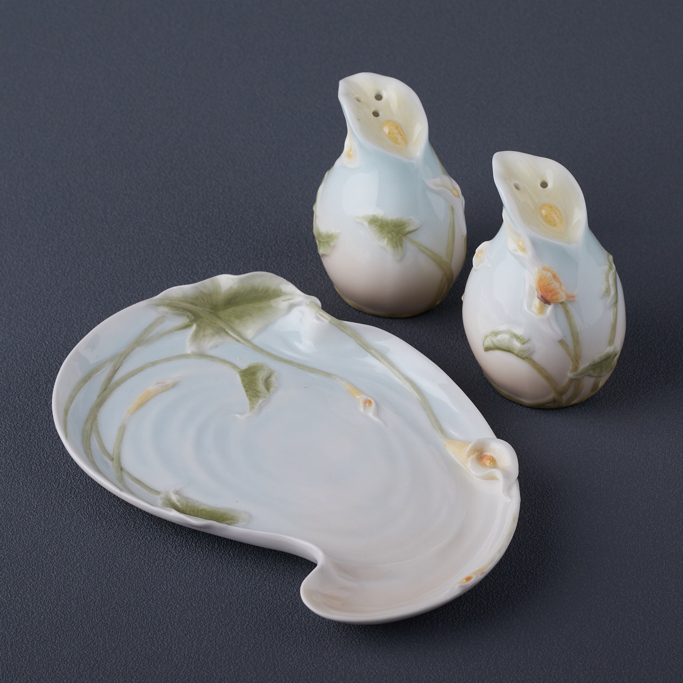 Calla Lily Salt and Pepper Set On Tray