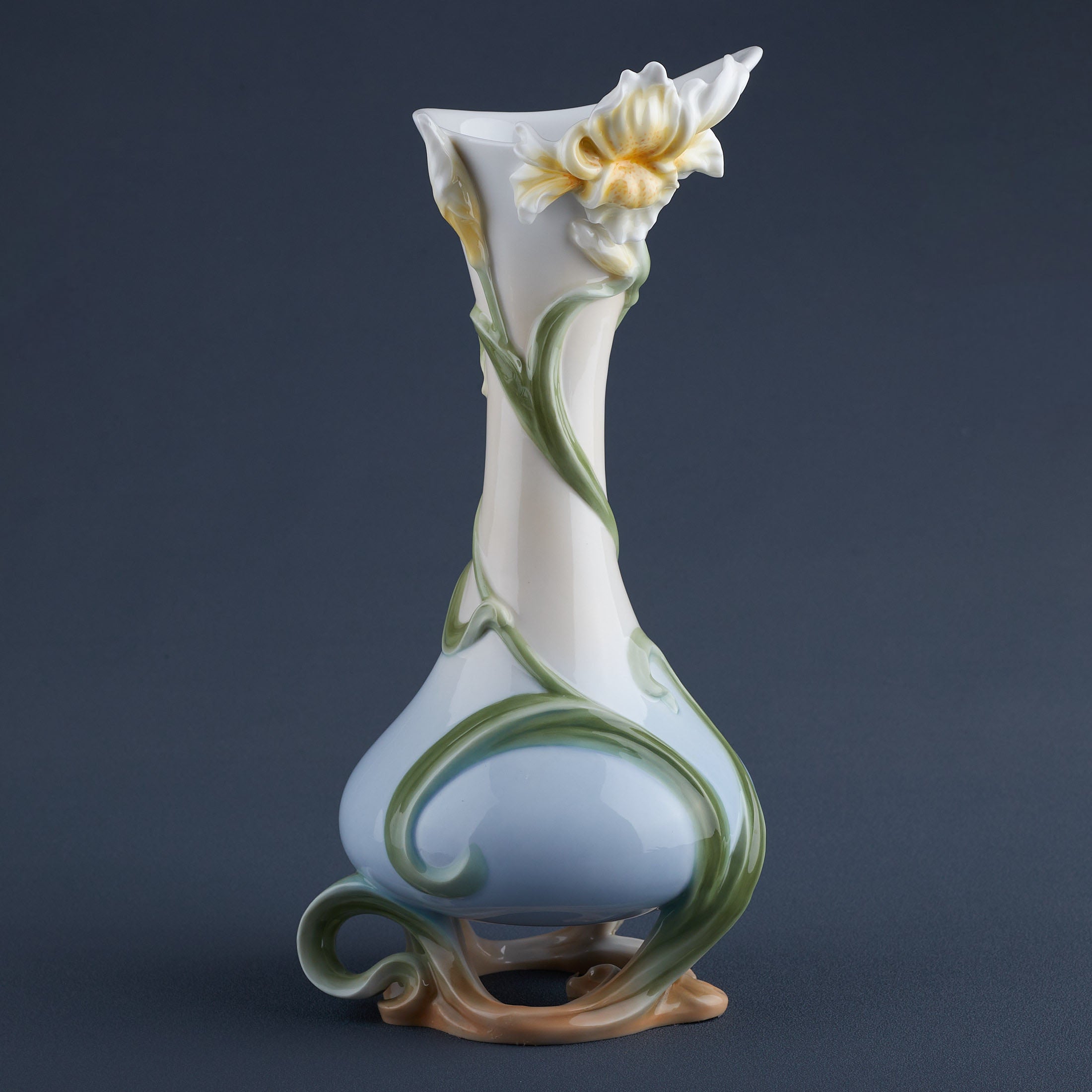 Lily Suspended Vase
