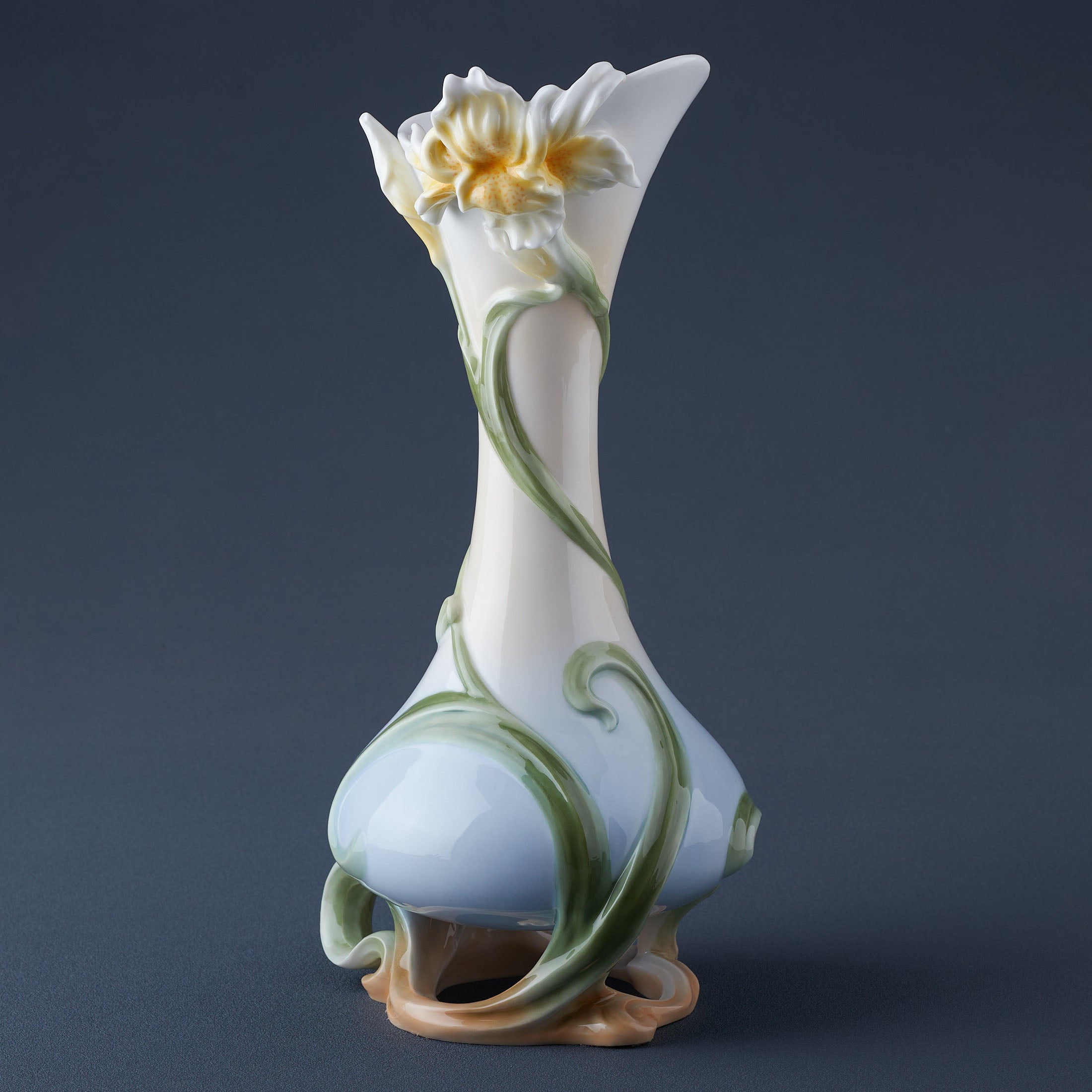 Lily Suspended Vase