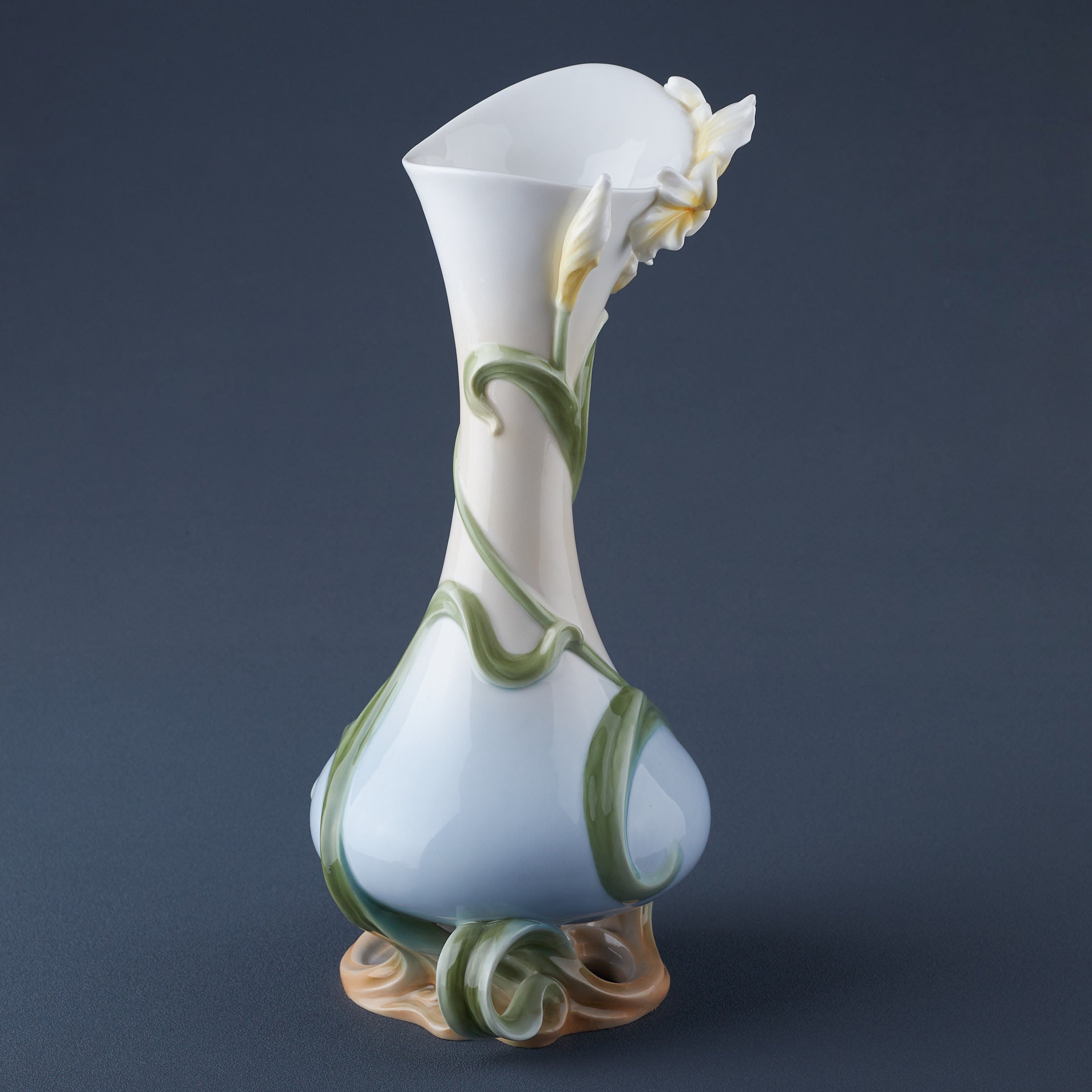 Lily Suspended Vase