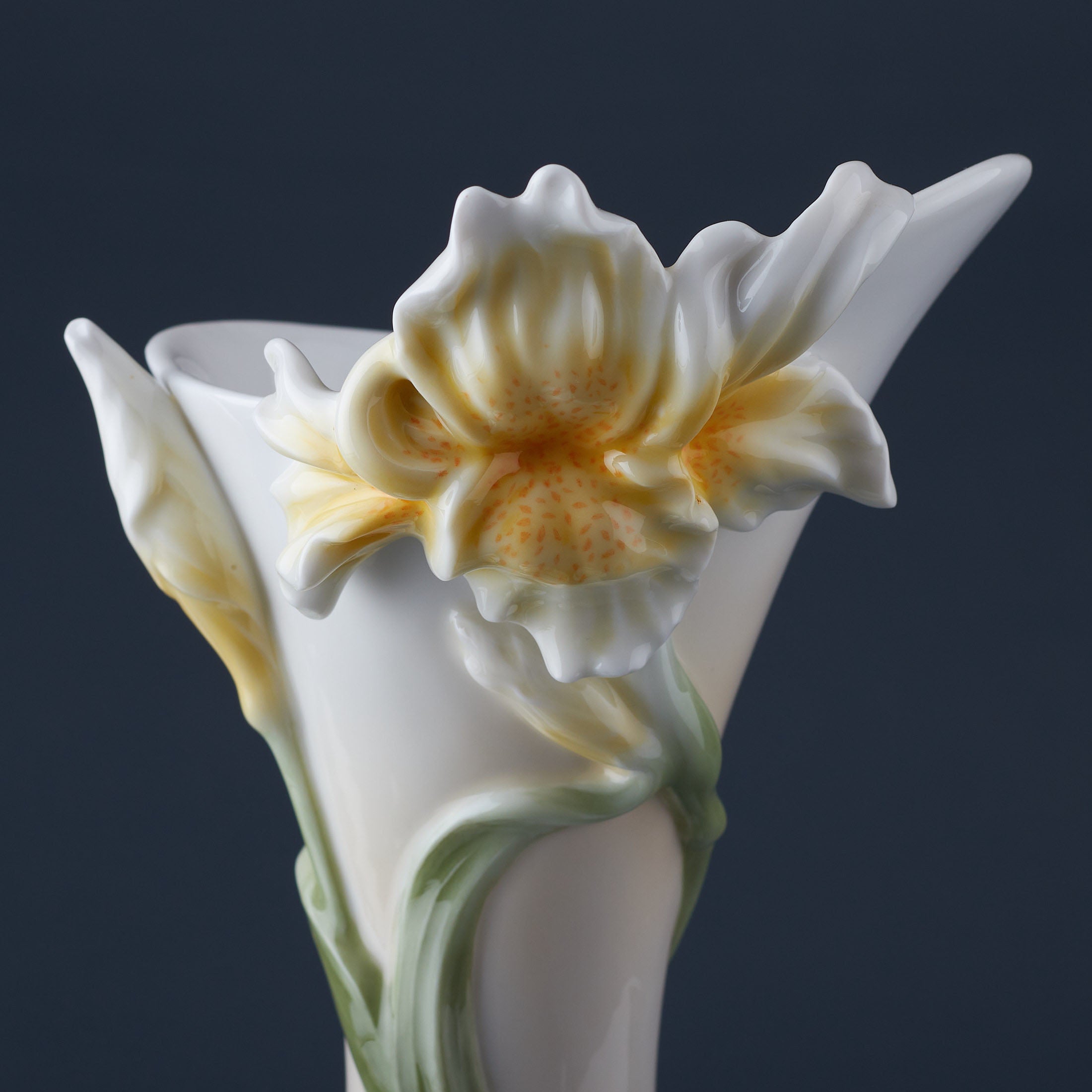 Lily Suspended Vase