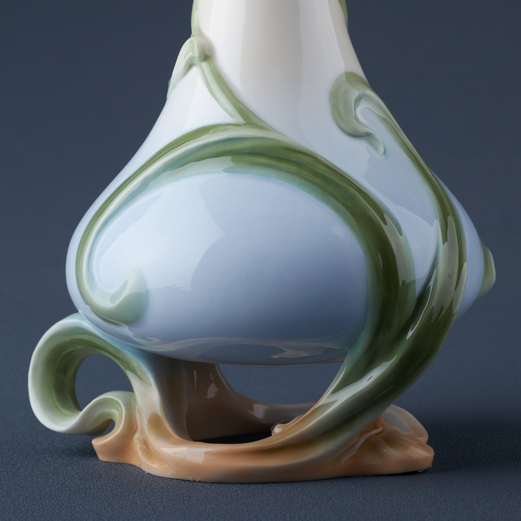 Lily Suspended Vase