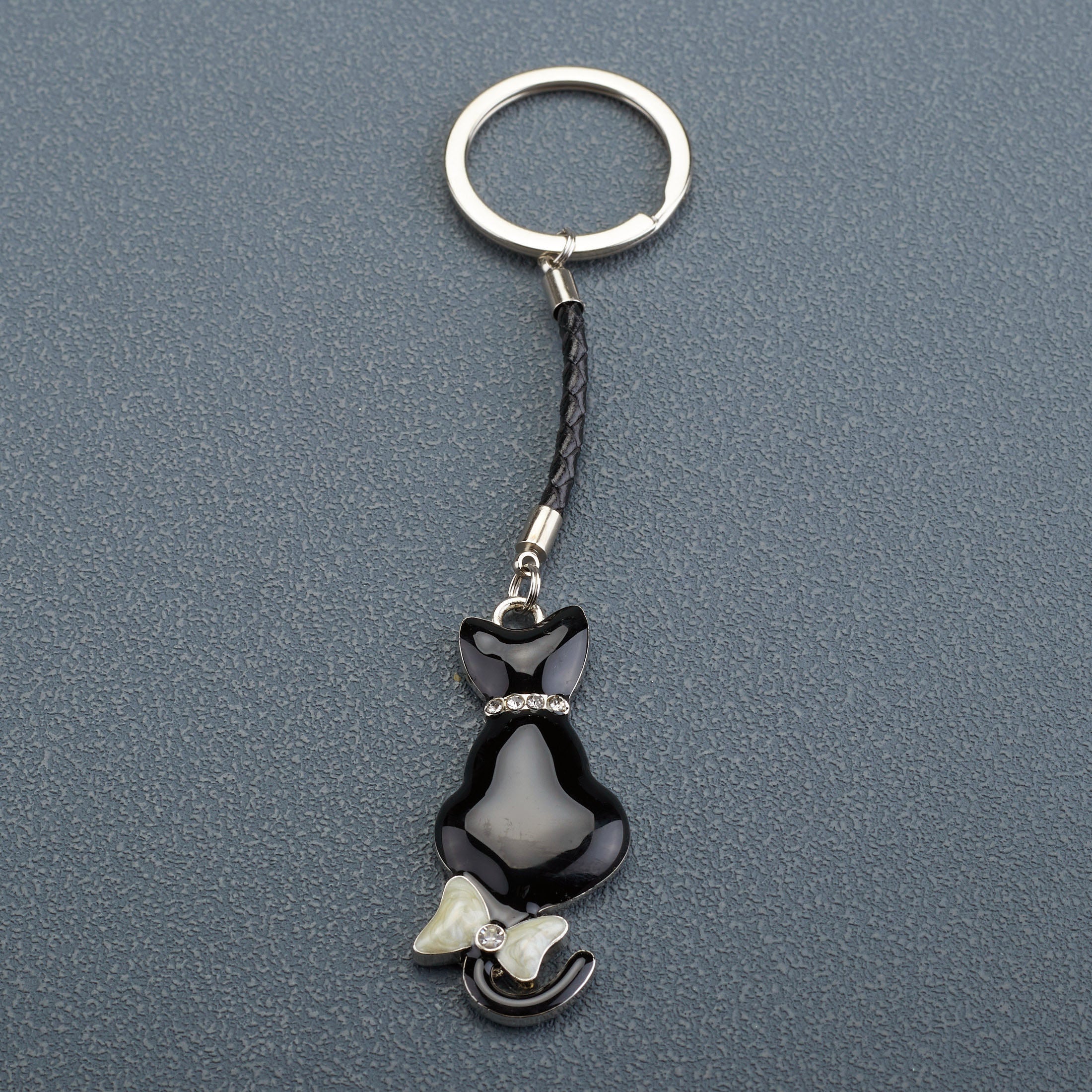 Cat With Tail Ribbon Keychain (Black)