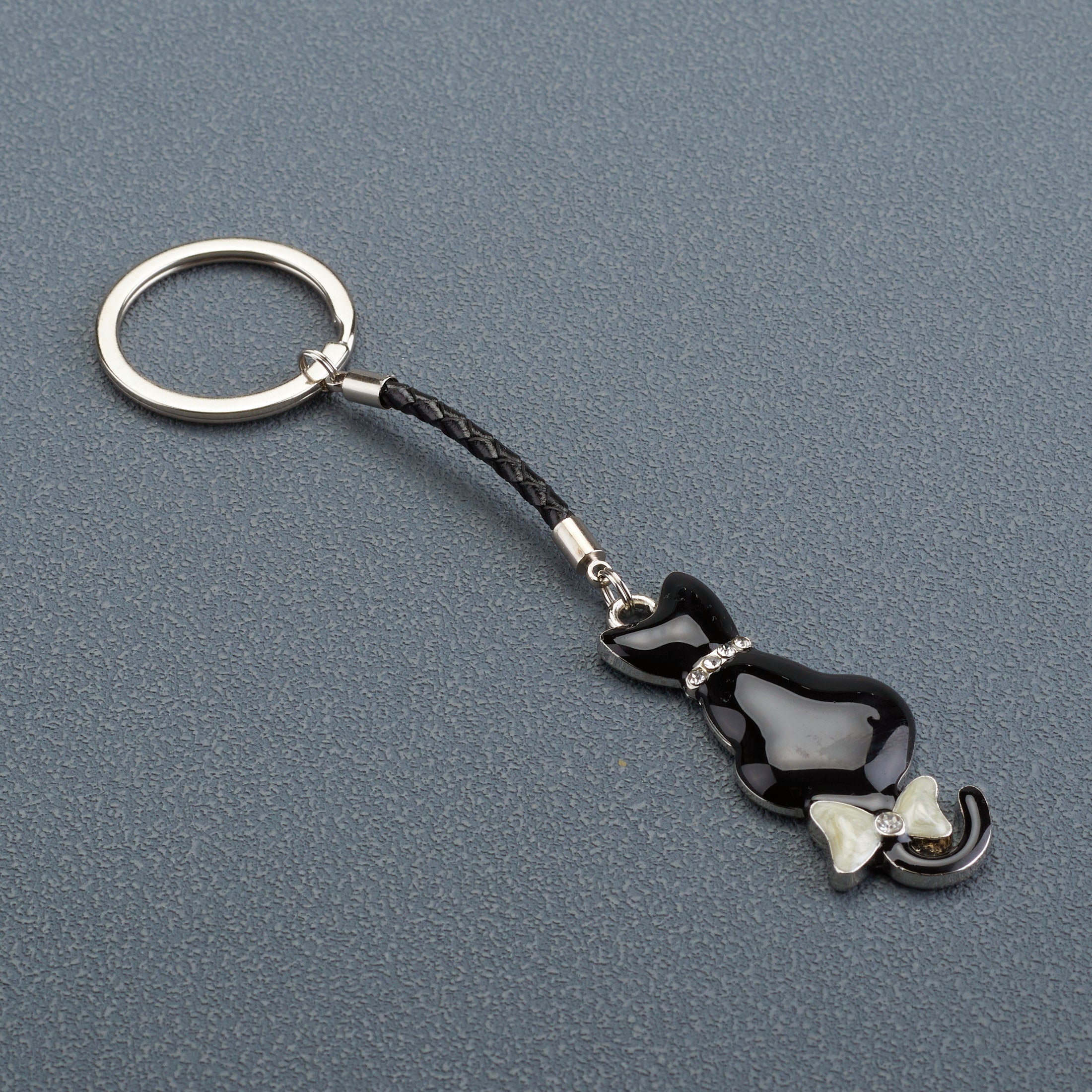 Cat With Tail Ribbon Keychain (Black)