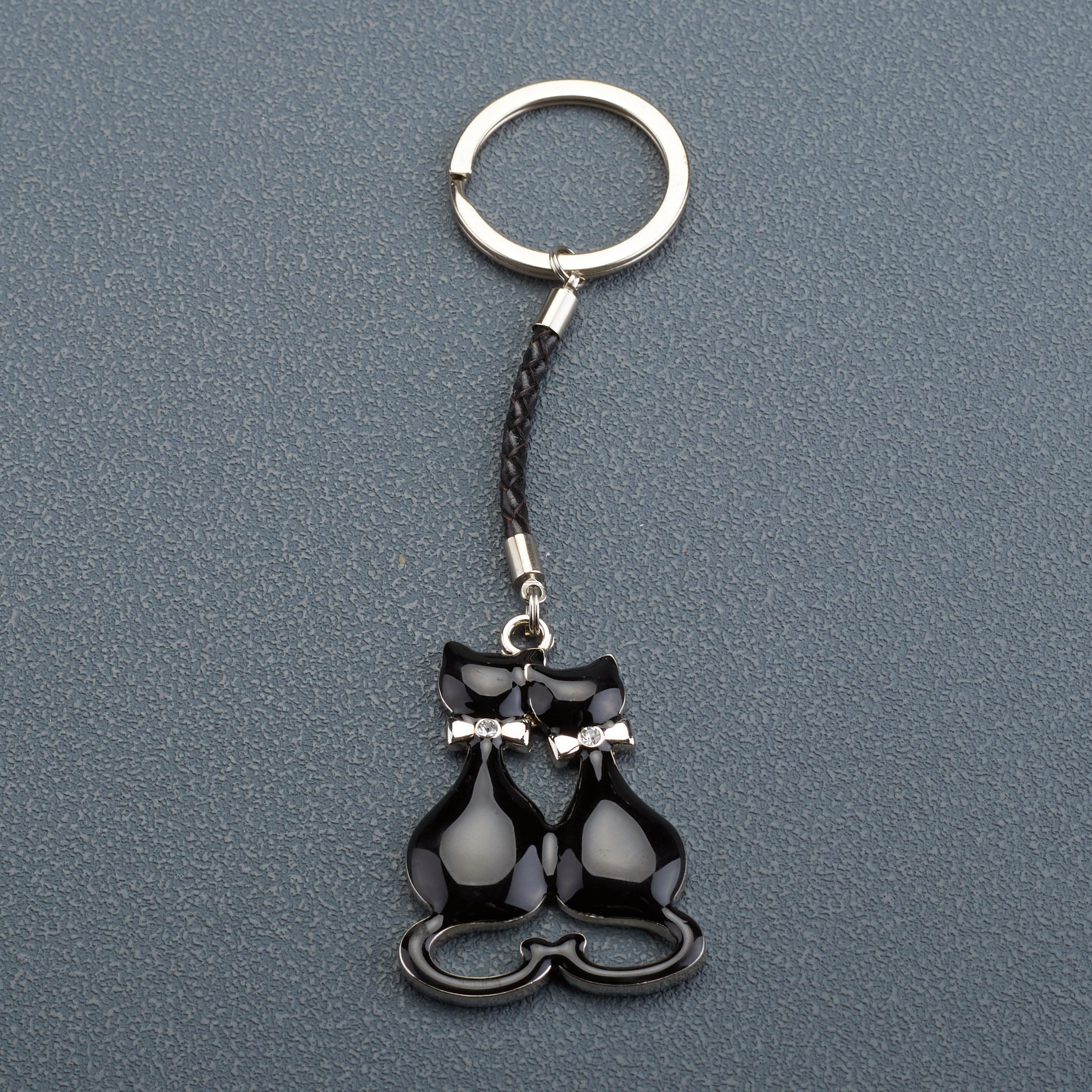 Cats Cuddling Keychain (Black)