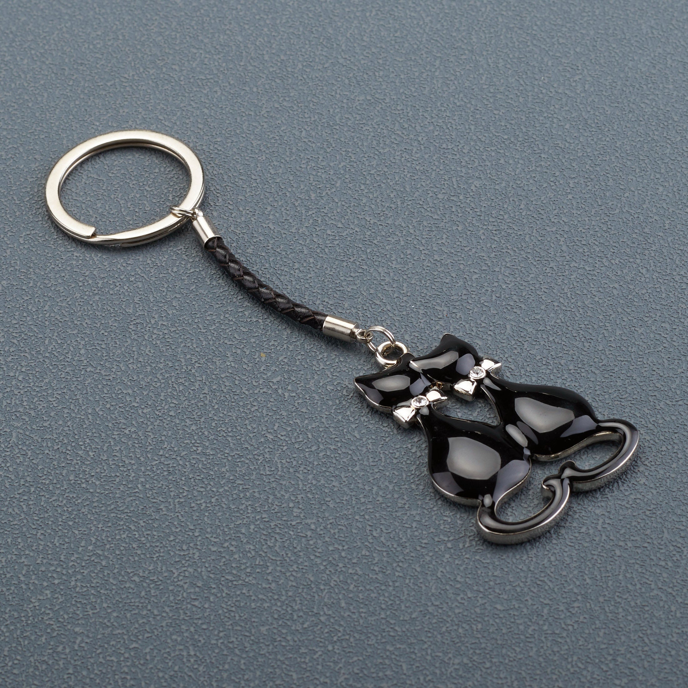 Cats Cuddling Keychain (Black)
