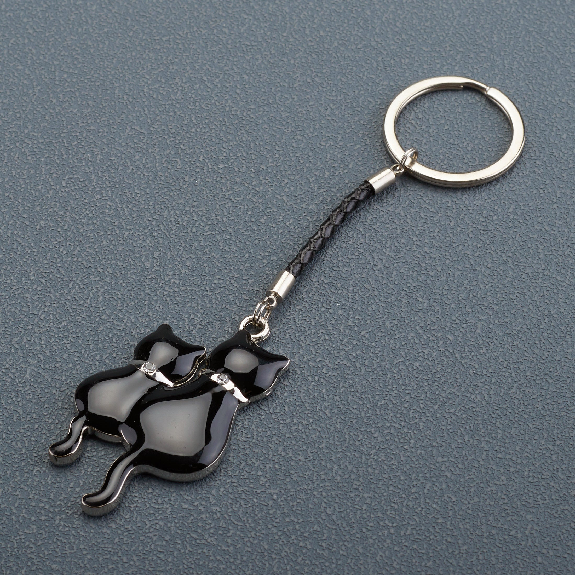 Kitten And Cat Cuddling Keychain (Black)