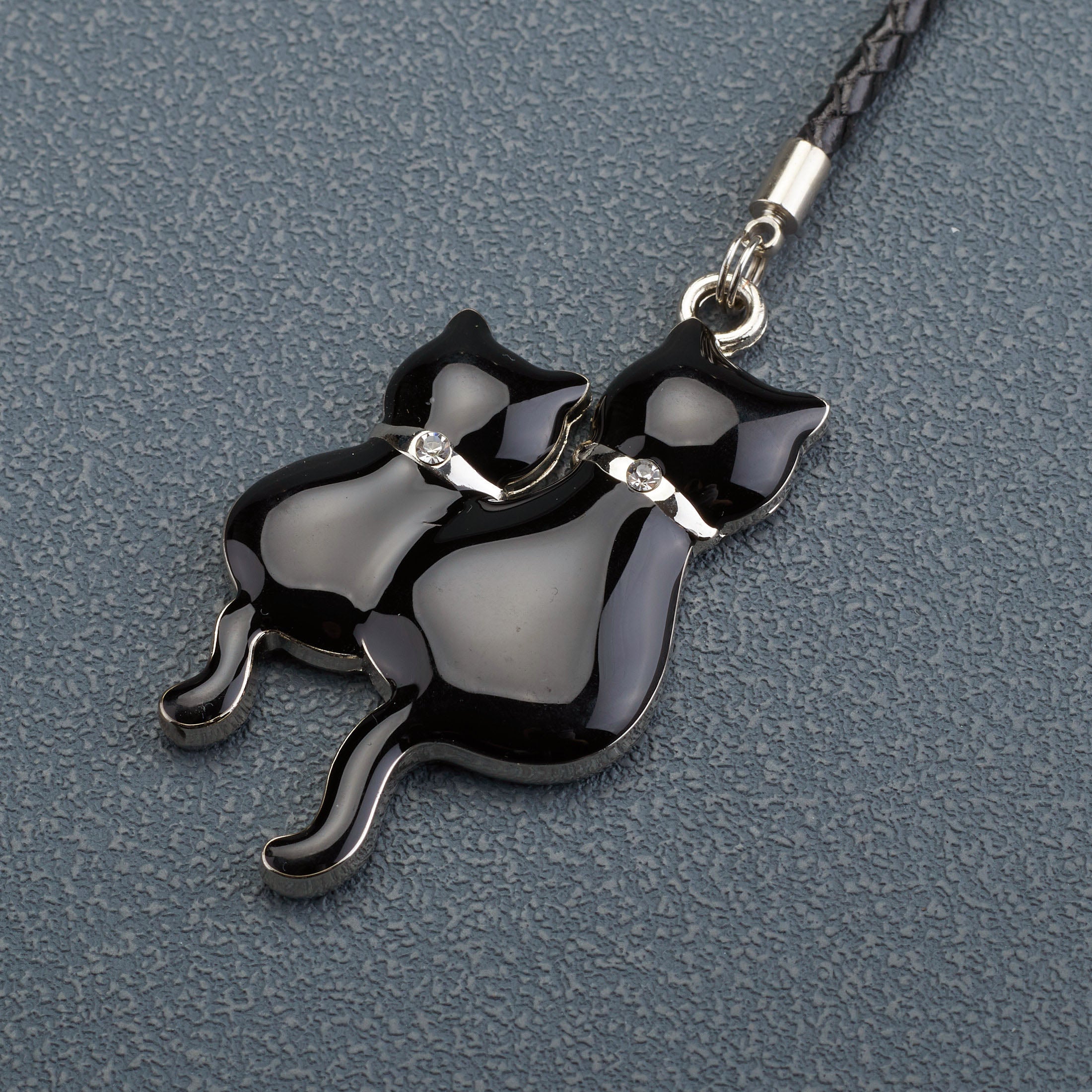 Kitten And Cat Cuddling Keychain (Black)