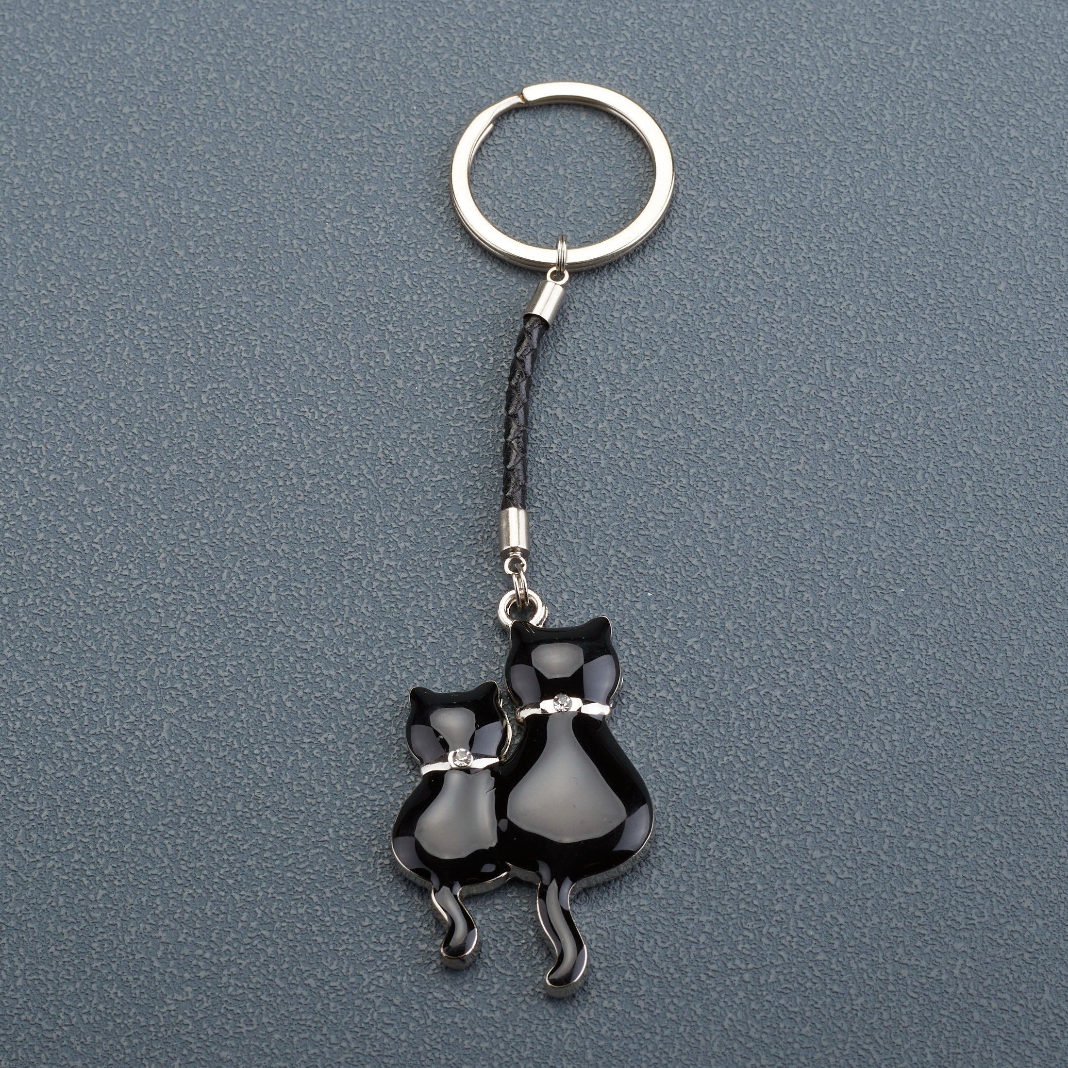Kitten And Cat Cuddling Keychain (Black)