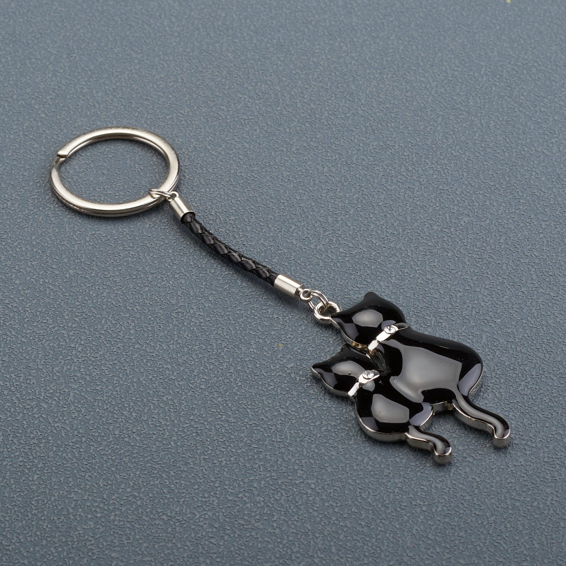 Kitten And Cat Cuddling Keychain (Black)