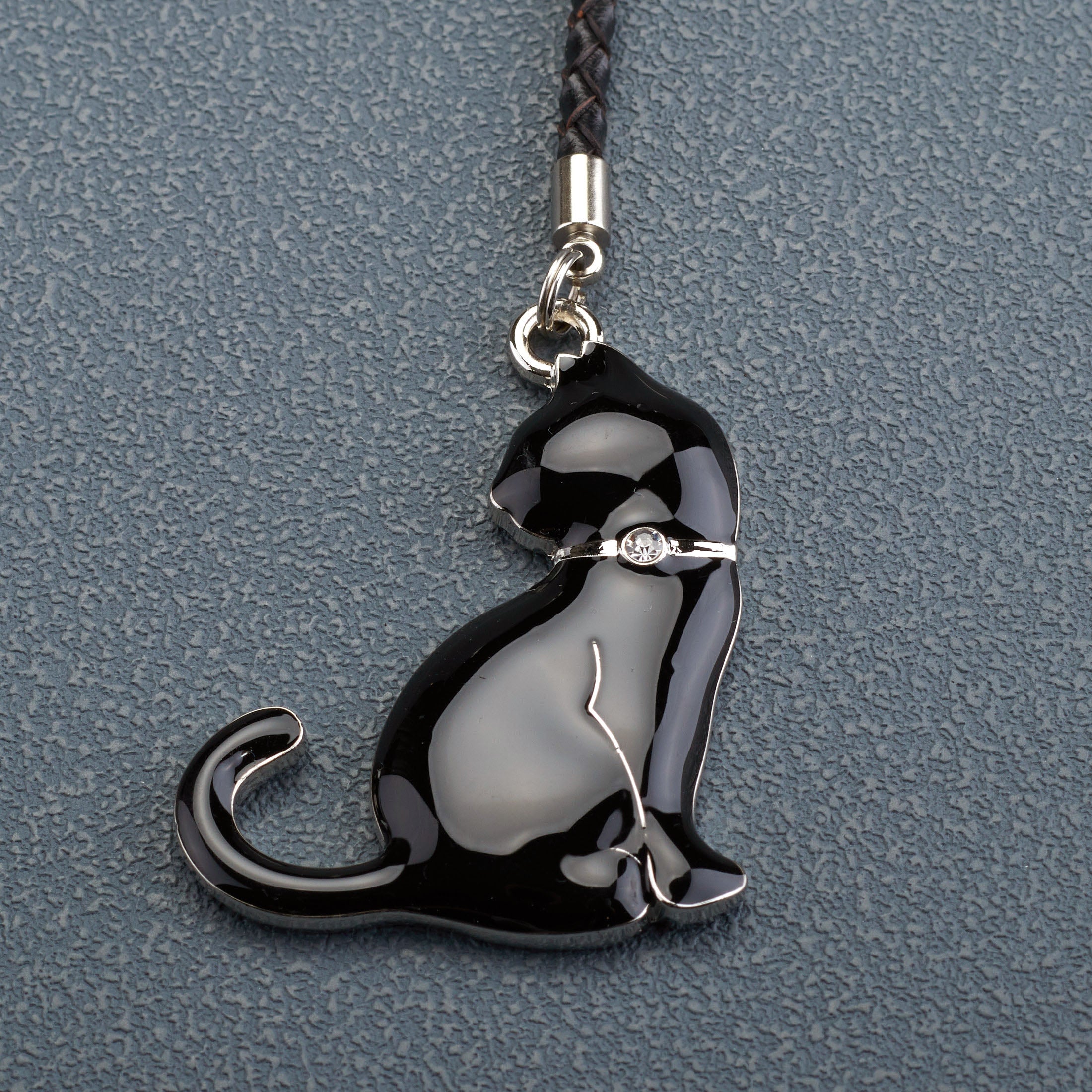 Cat With Head Turned Keychain (Black)