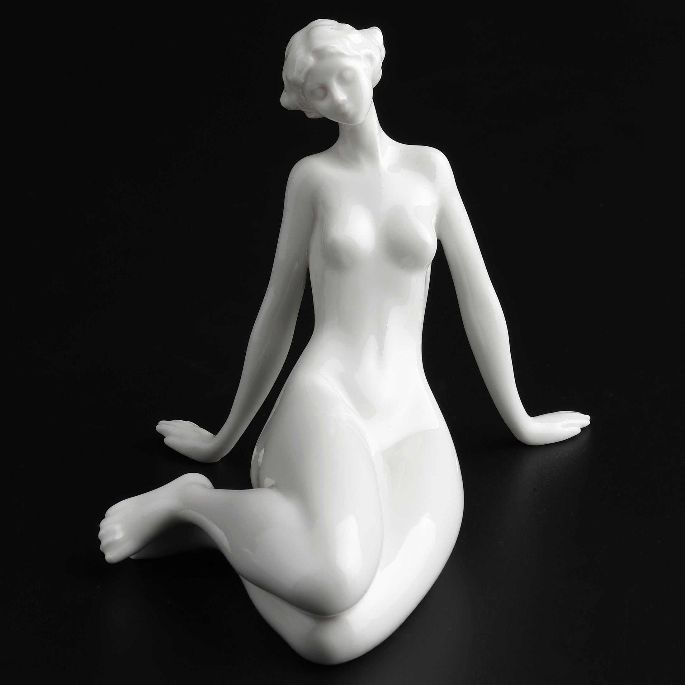 Lounging Nude Femme415