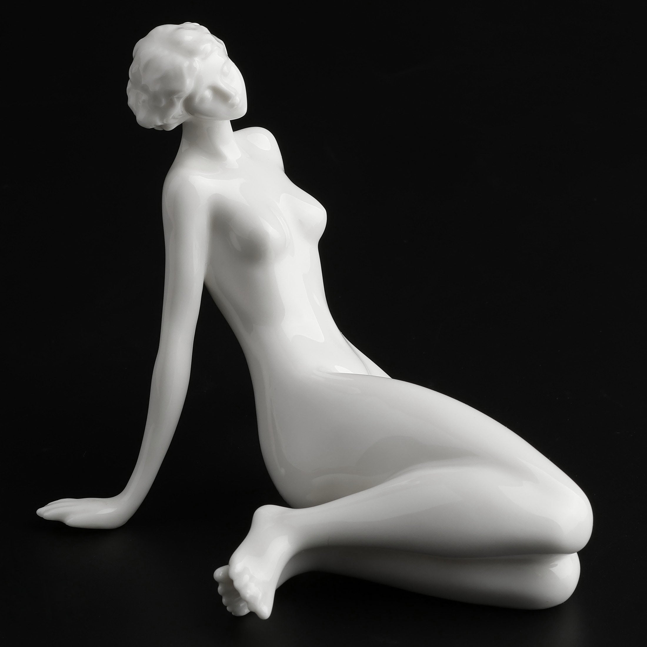 Lounging Nude Femme415