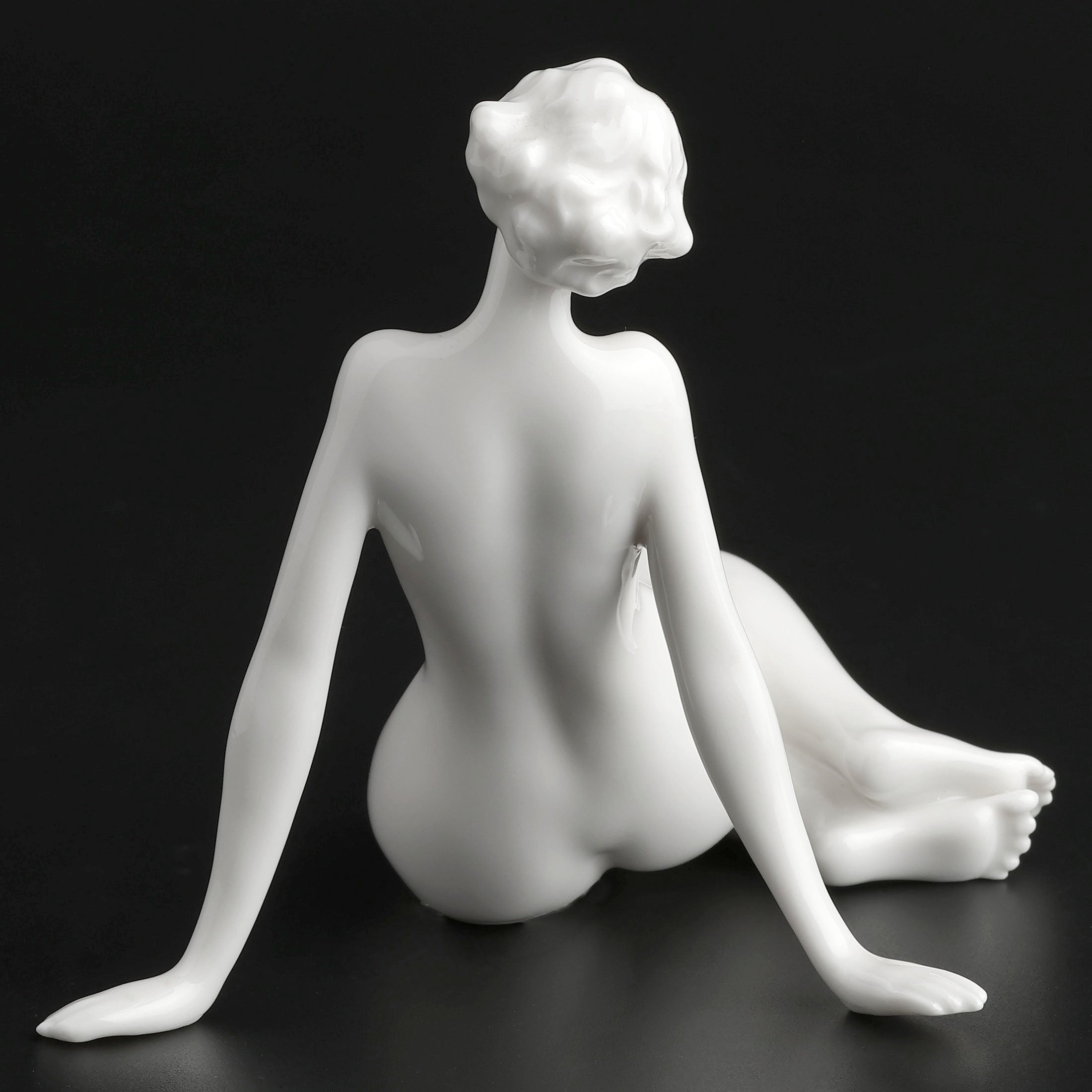 Lounging Nude Femme415