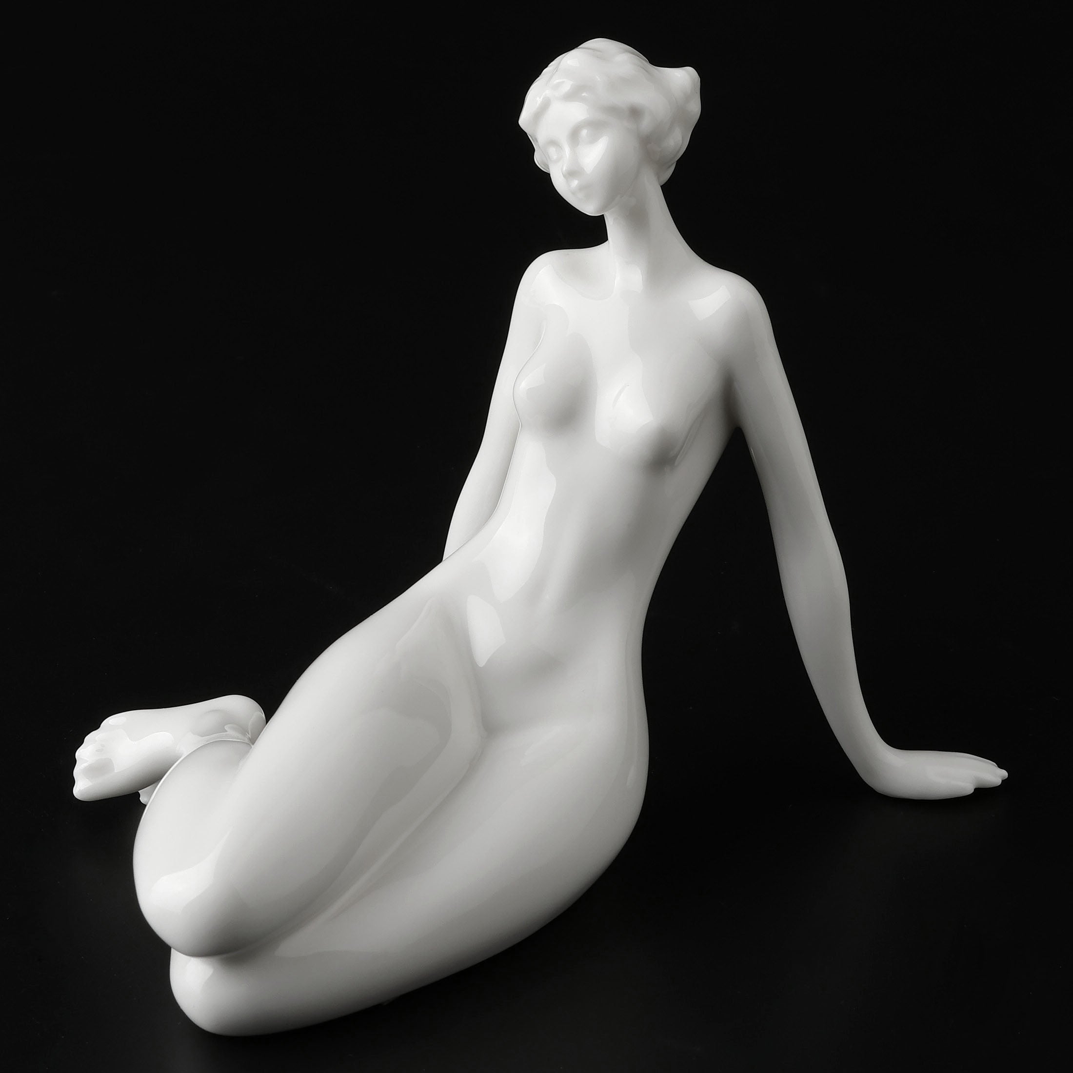 Lounging Nude Femme415