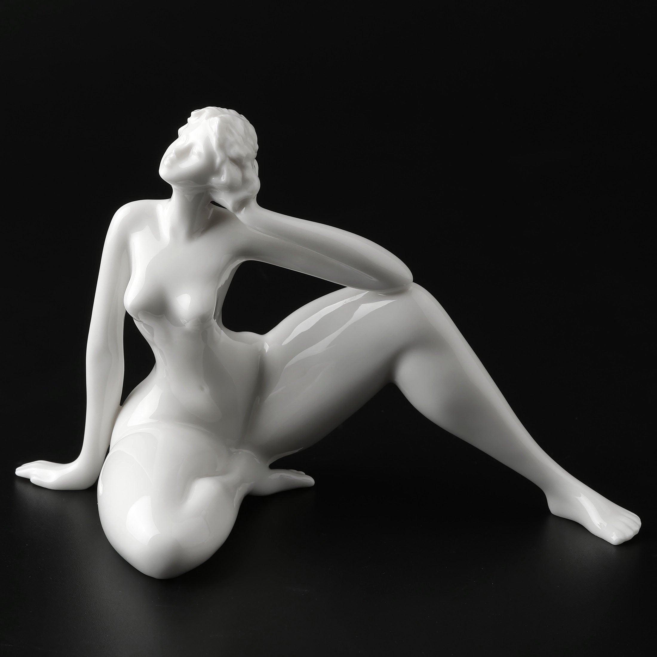 Lounging Nude Femme416