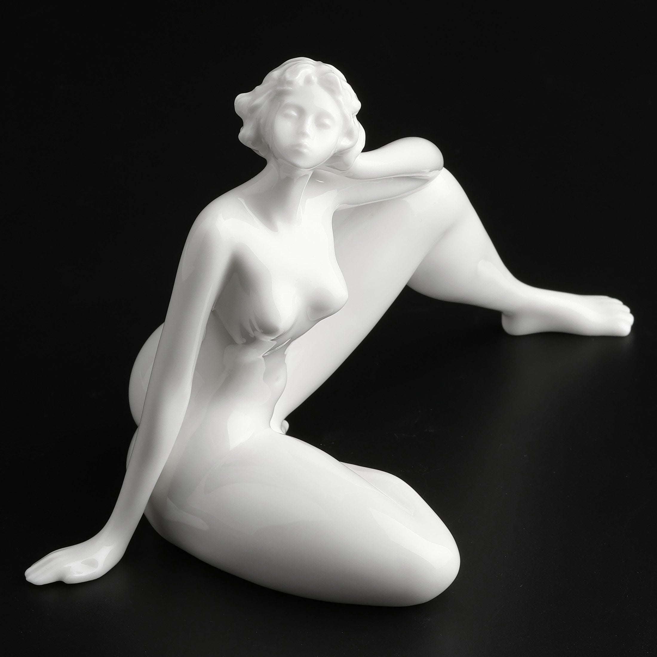 Lounging Nude Femme416