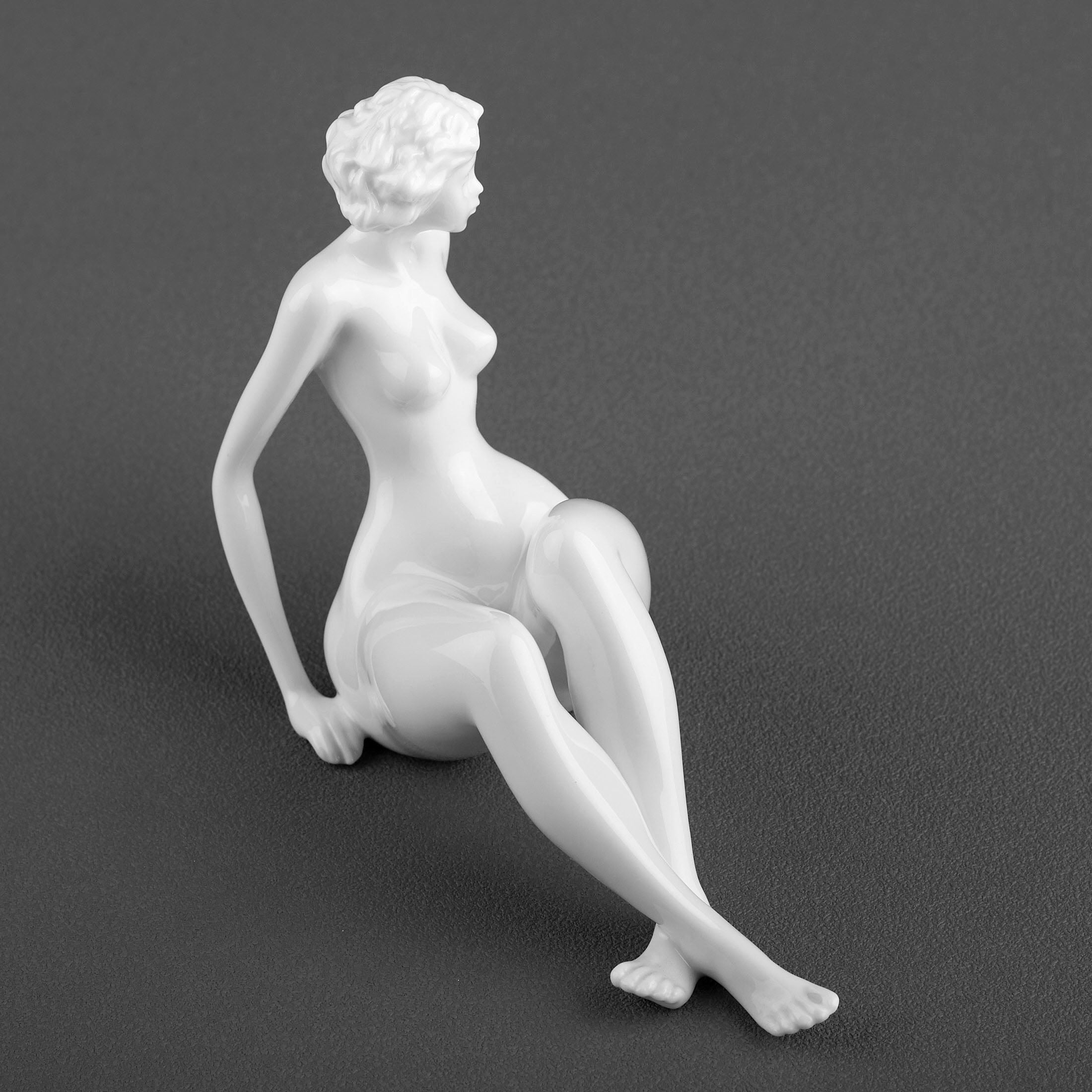 Lounging Nude Femme417