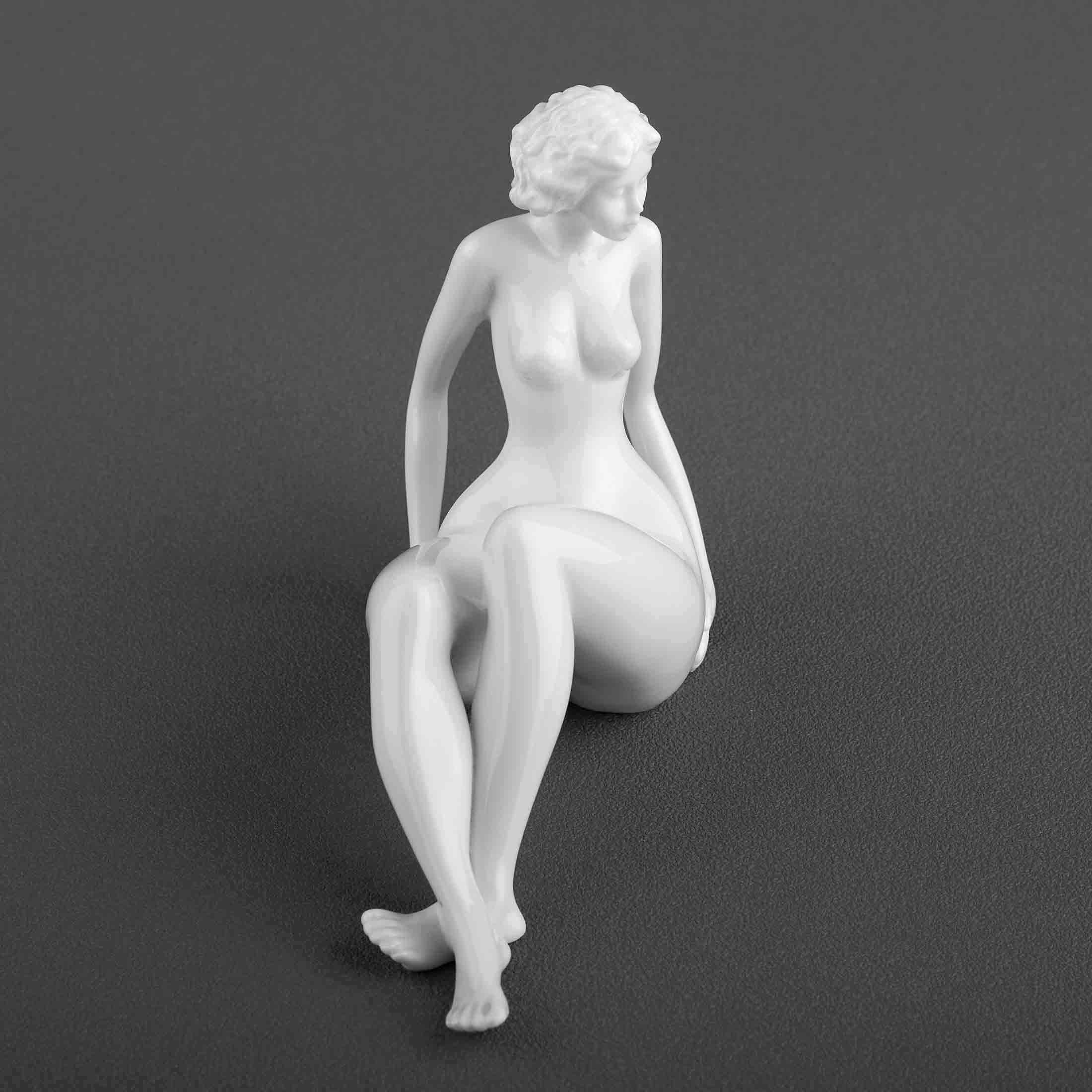 Lounging Nude Femme417