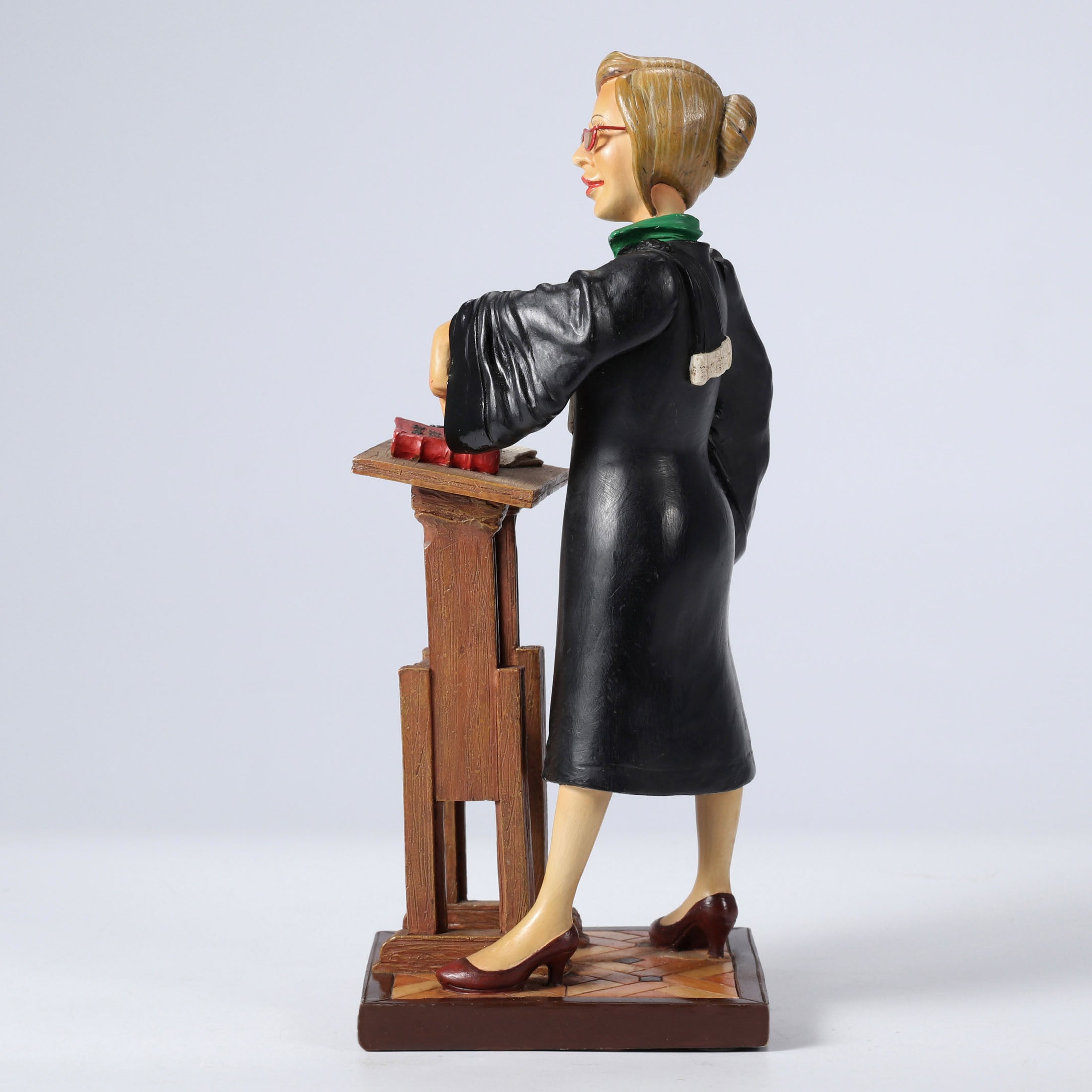 Lady Lawyer – 50% Scale