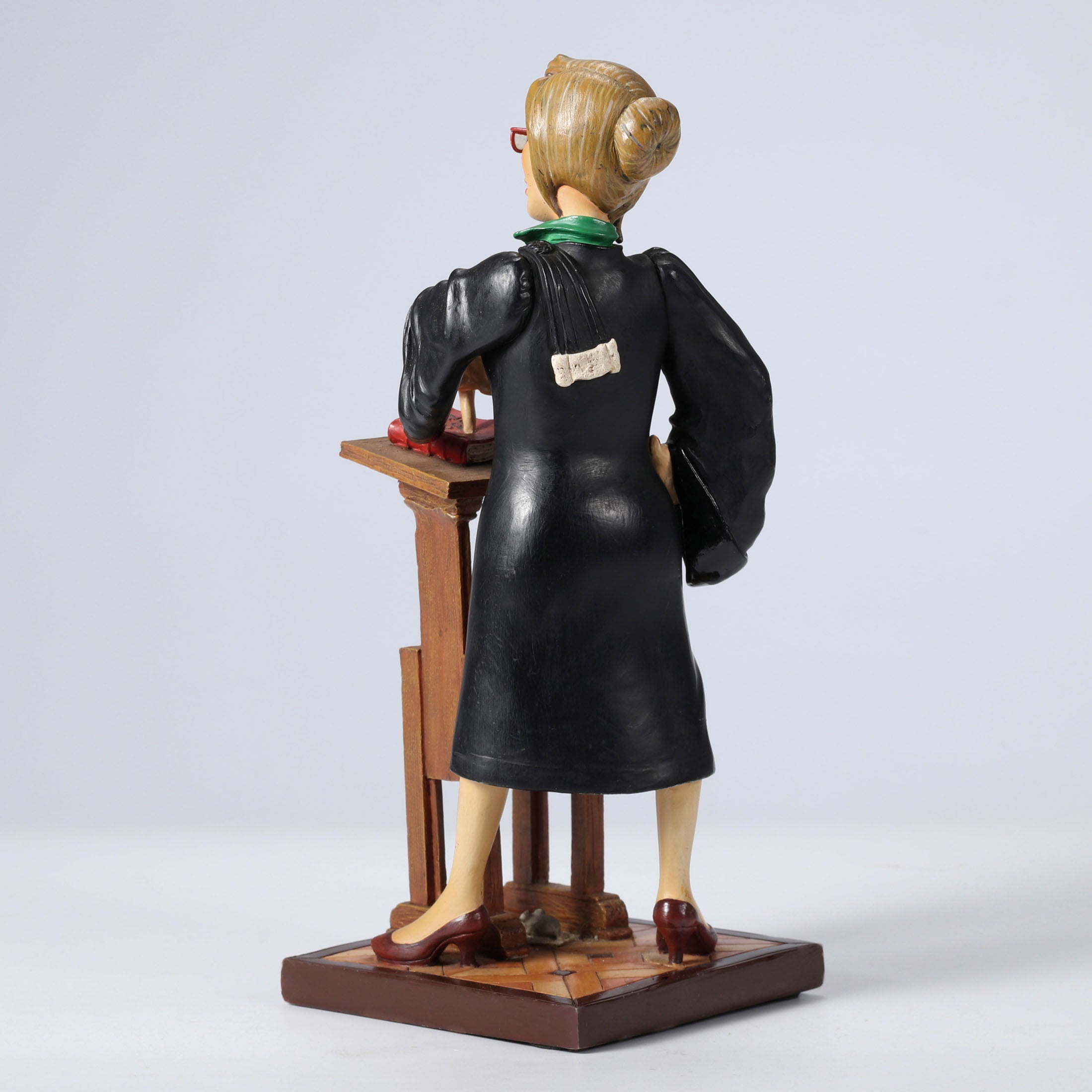 Lady Lawyer – 50% Scale