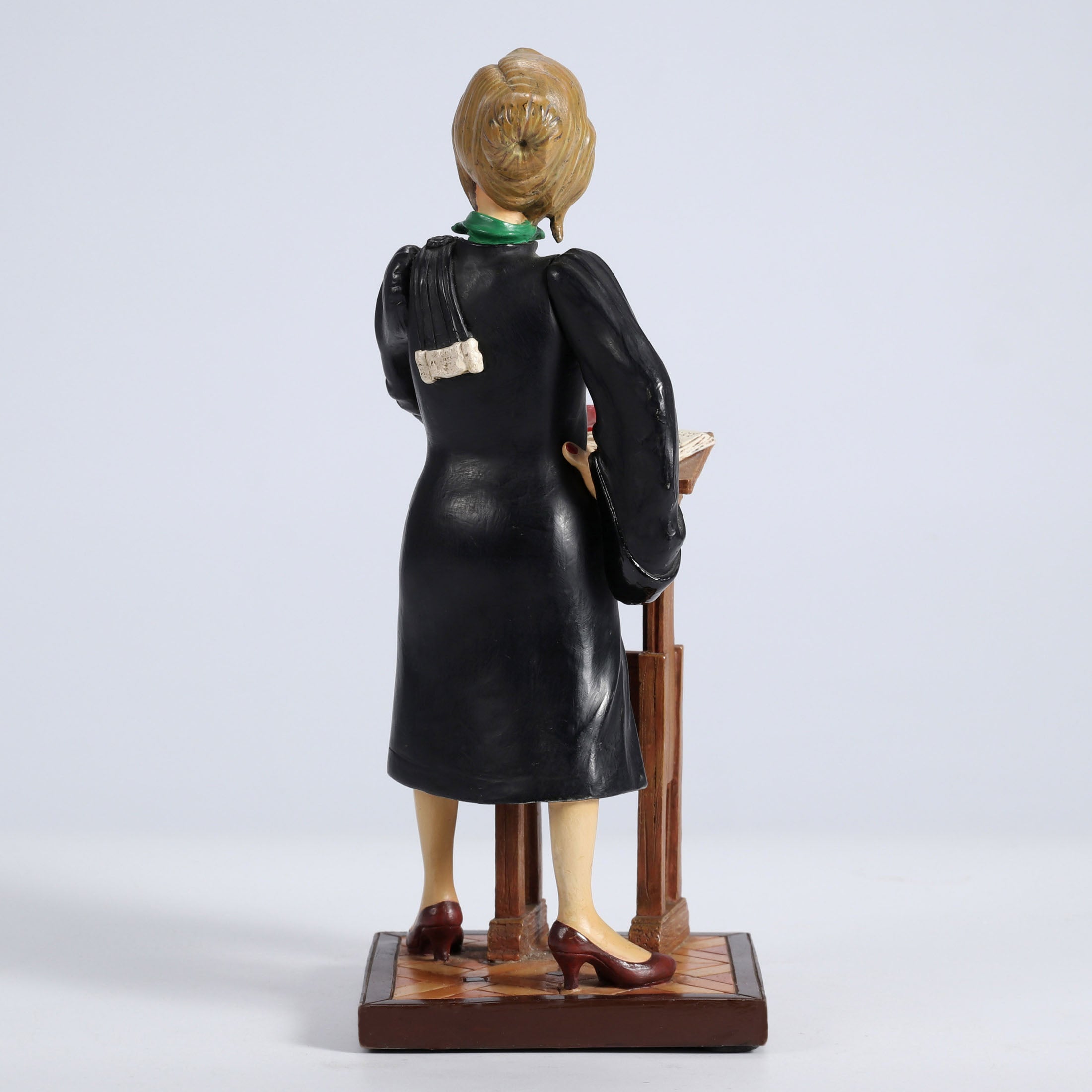 Lady Lawyer – 50% Scale
