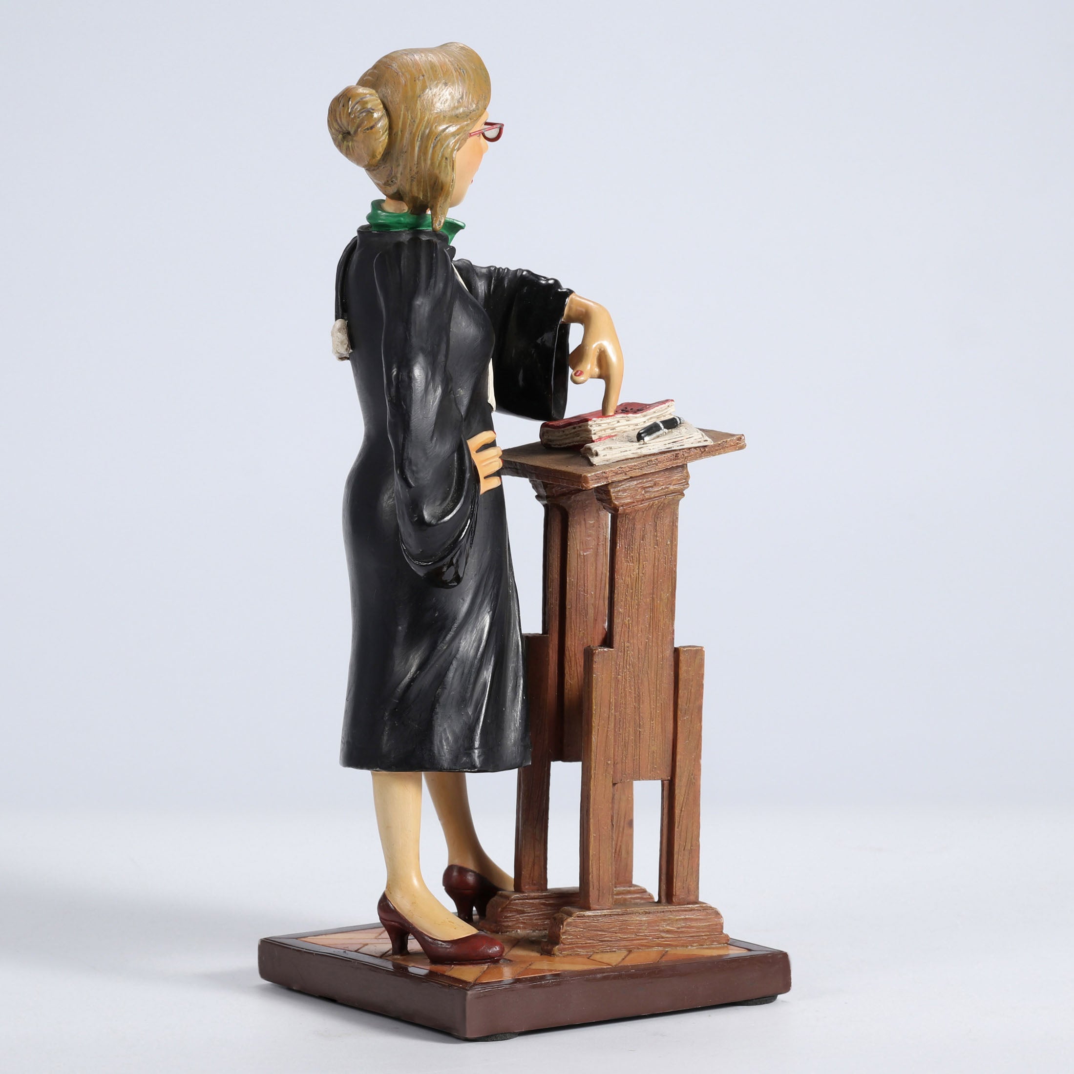 Lady Lawyer – 50% Scale
