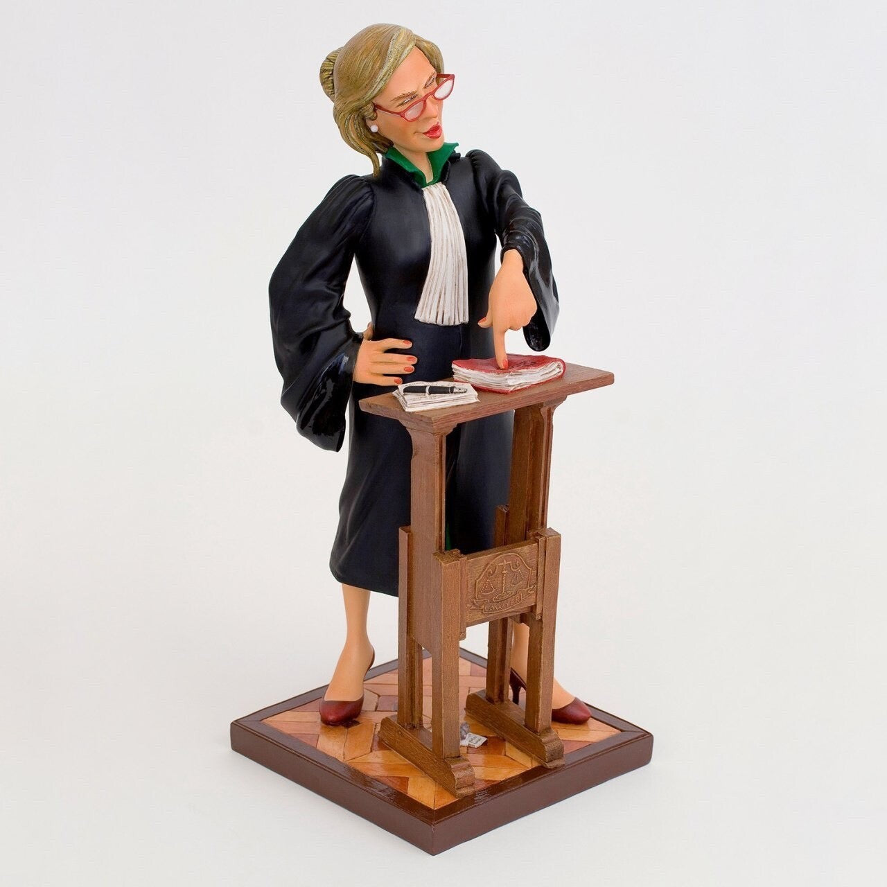 FO84011 Guilermo Forchino The Lady Lawyer | Figurines & Statues