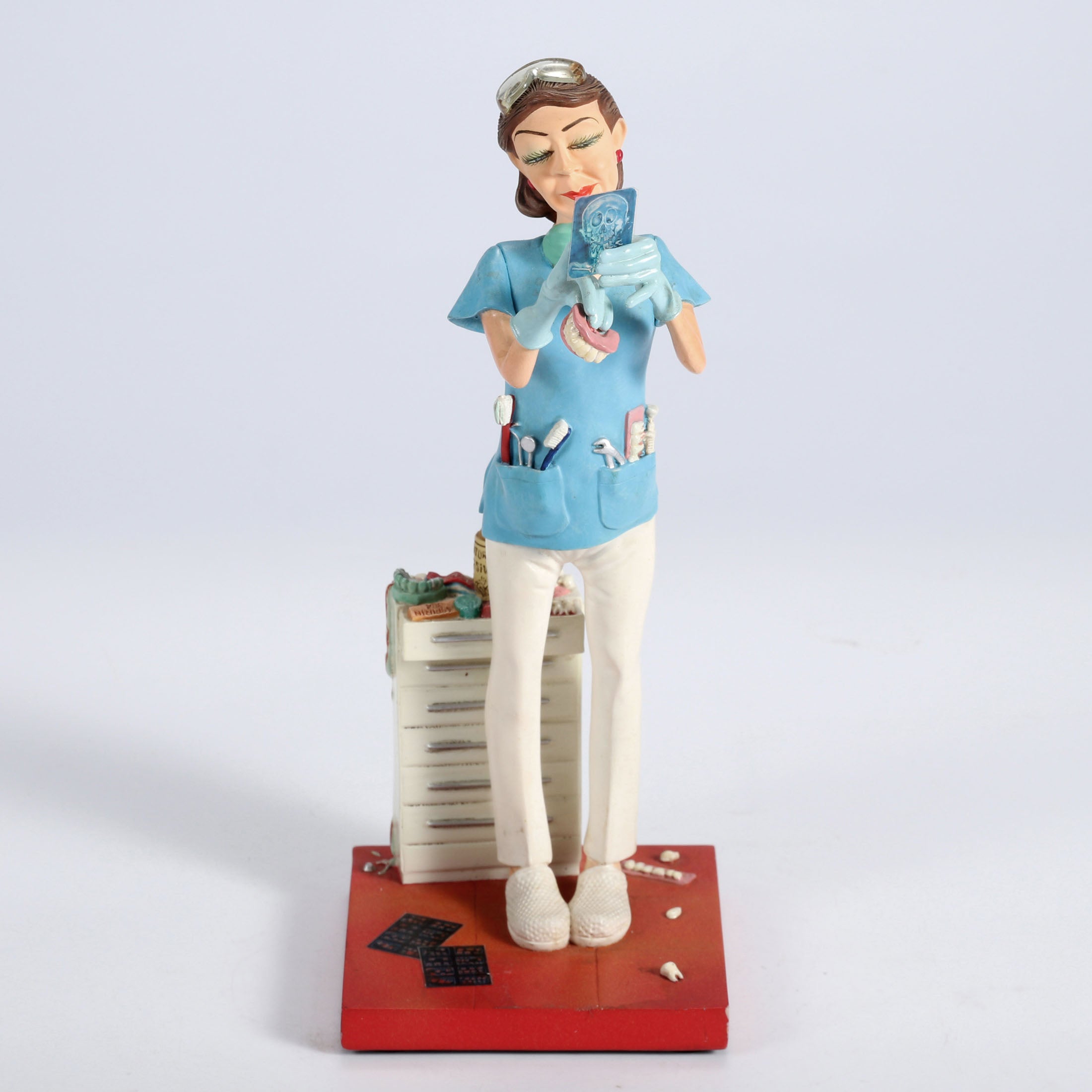 Lady Dentist – 50% Scale