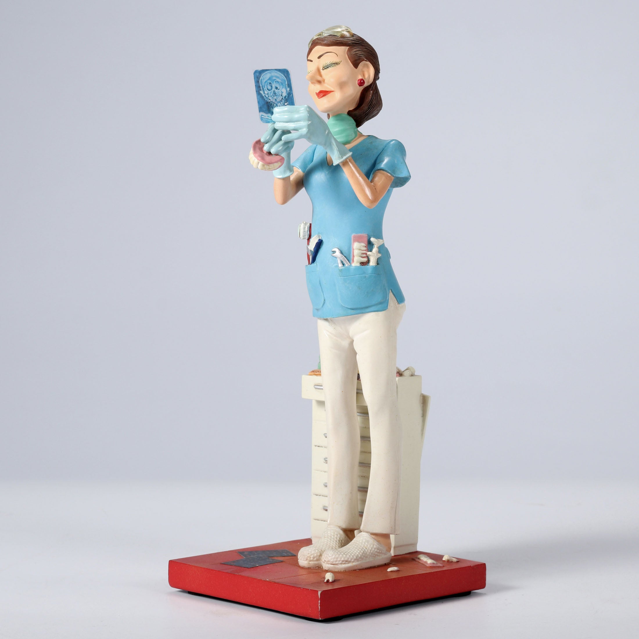 Lady Dentist – 50% Scale