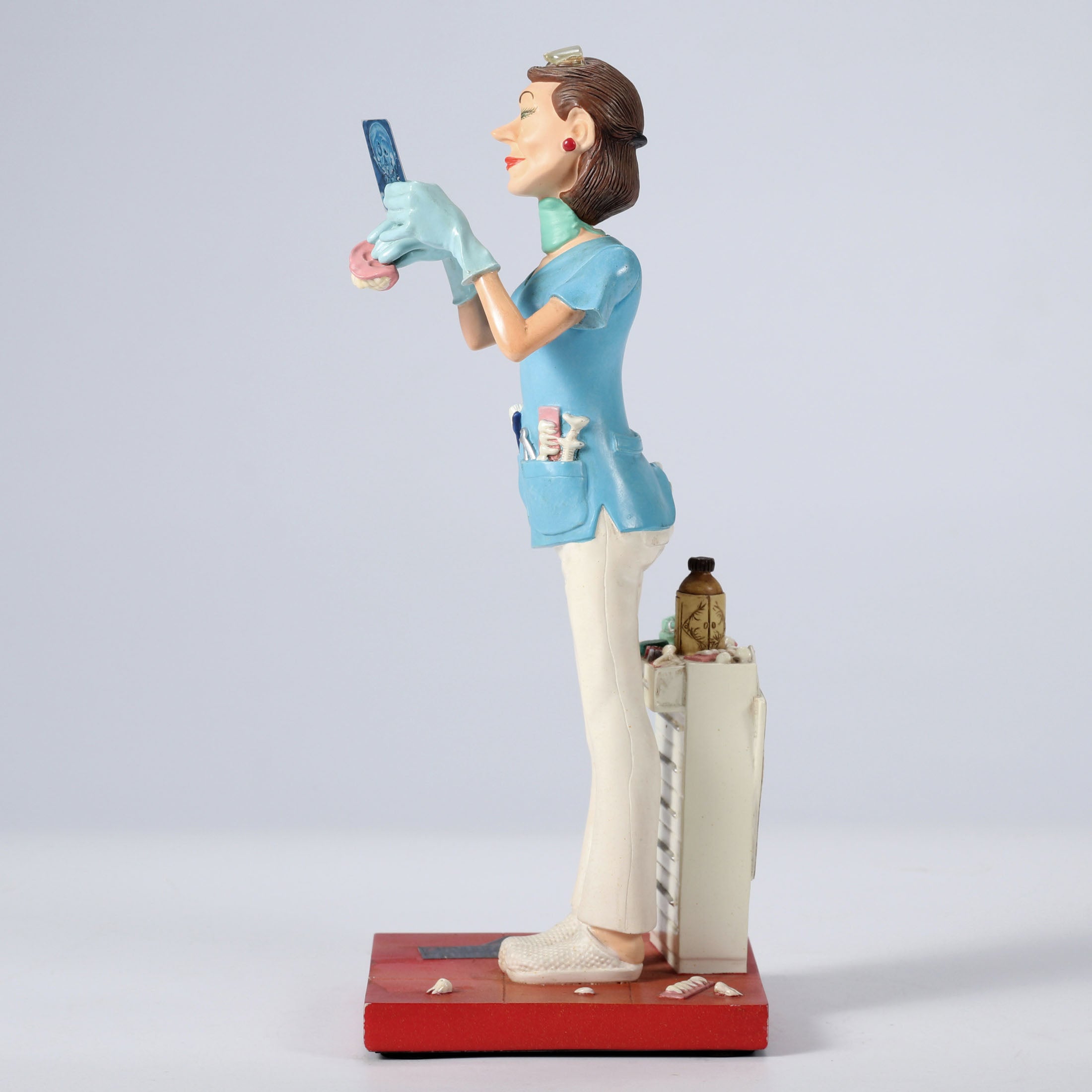 Lady Dentist – 50% Scale