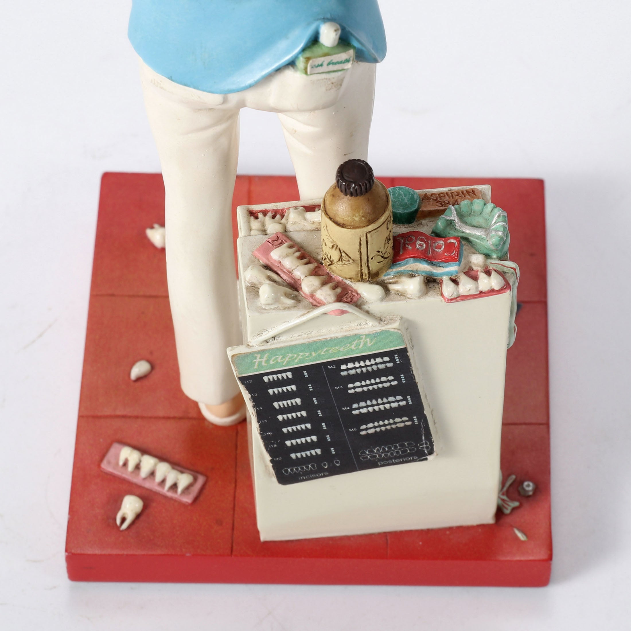 Lady Dentist – 50% Scale